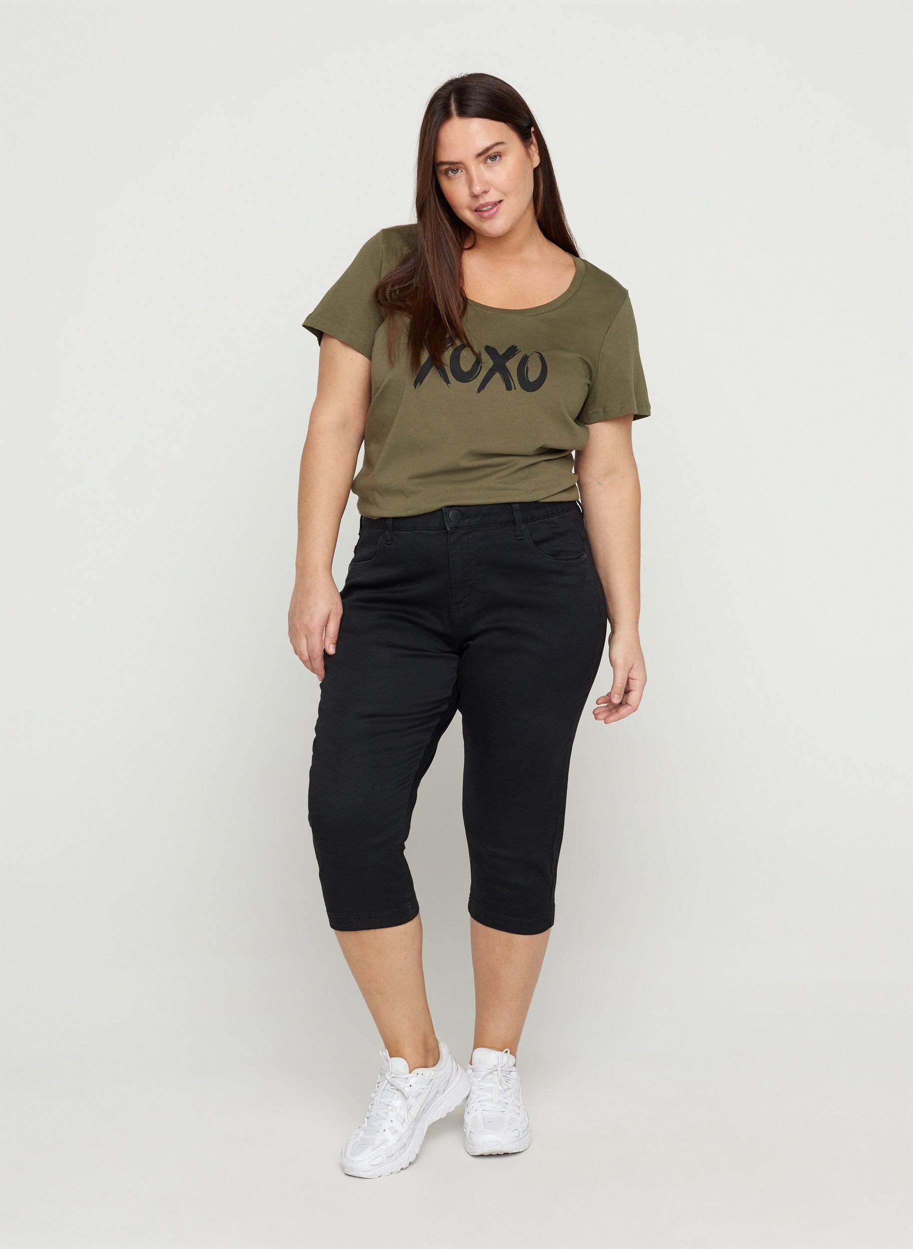 Zizzi Jean coupe slim Emily capri, Noir, Model image number 0