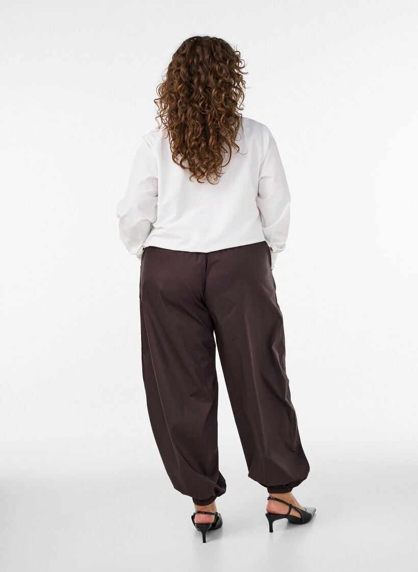 Pantalon ballon avec poches et ceinture &eacute;lastique, Marron, Model