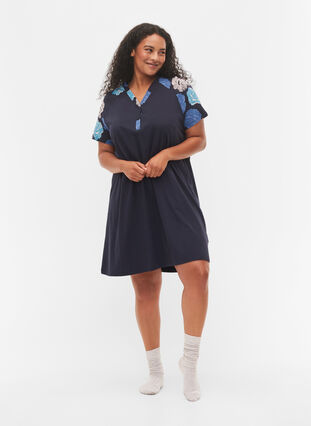 Katoenen pyjama jurk met korte mouwen en print, Blue Flower, Model image number 2