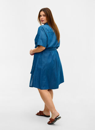 Robe en denim de coton avec ceinture à la taille, Medium Blue, Model image number 1