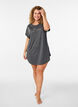 Chemise de nuit &agrave; manches courtes avec imprim&eacute; texte, Noir, Model image number 1