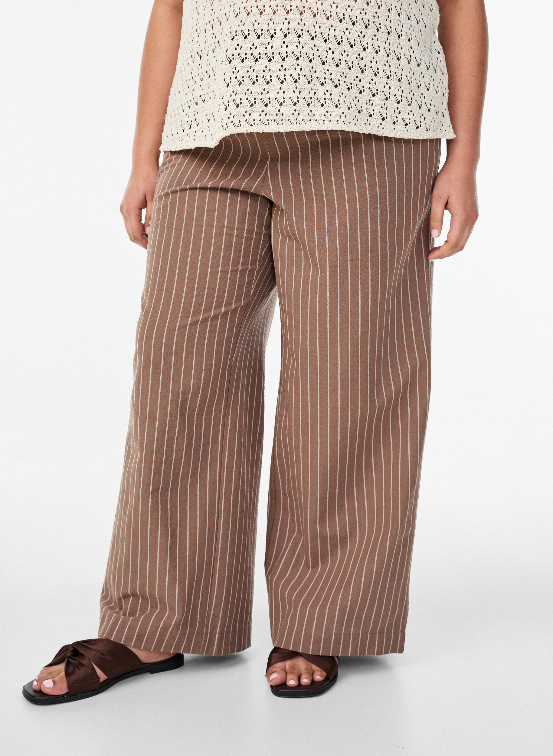ZizziLosse broek met hoge taille en zakken, Bruin, Model image number 2