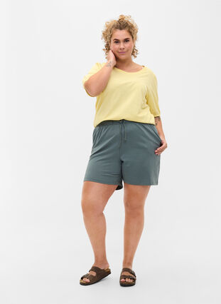 Short en coton avec poches, Balsam Green Solid, Model image number 0