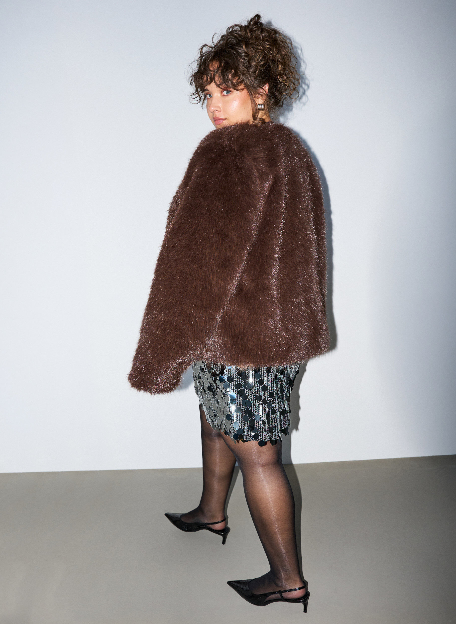 ZizziJupe courte &agrave; sequins avec une ceinture &eacute;lastique, Gris anthracite, Model image number 2