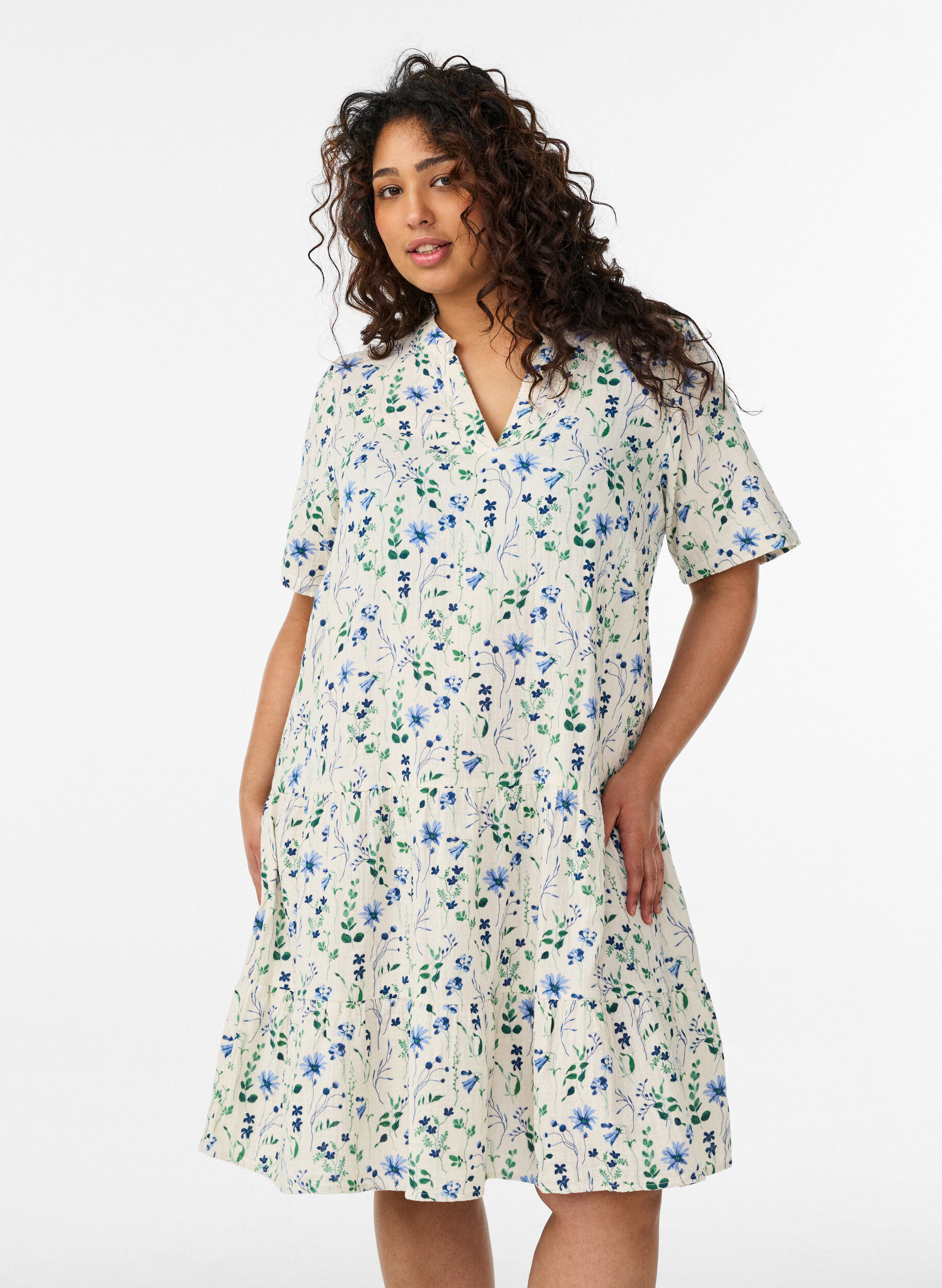 Zizzi Robe courte &eacute;vas&eacute;e en mousseline de coton, Beige, Model image number 0