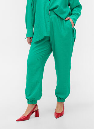 Pantalon ample en viscose avec bord élastiqué et poches, Mint, Model image number 3
