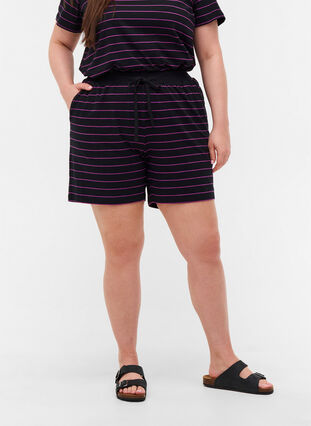 Short ample en coton à rayures, Black w. Purple, Model image number 2