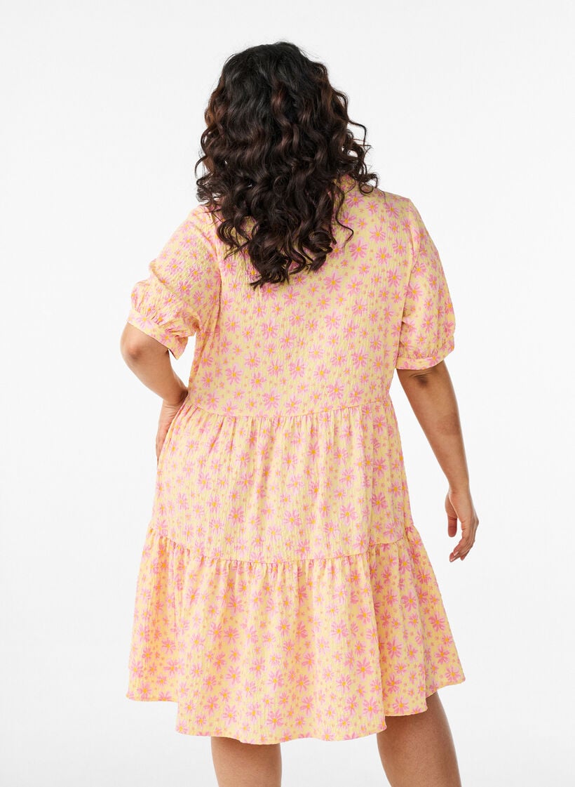 Robe courte &agrave; coupe &eacute;vas&eacute;e, Jaune, Model image number 2