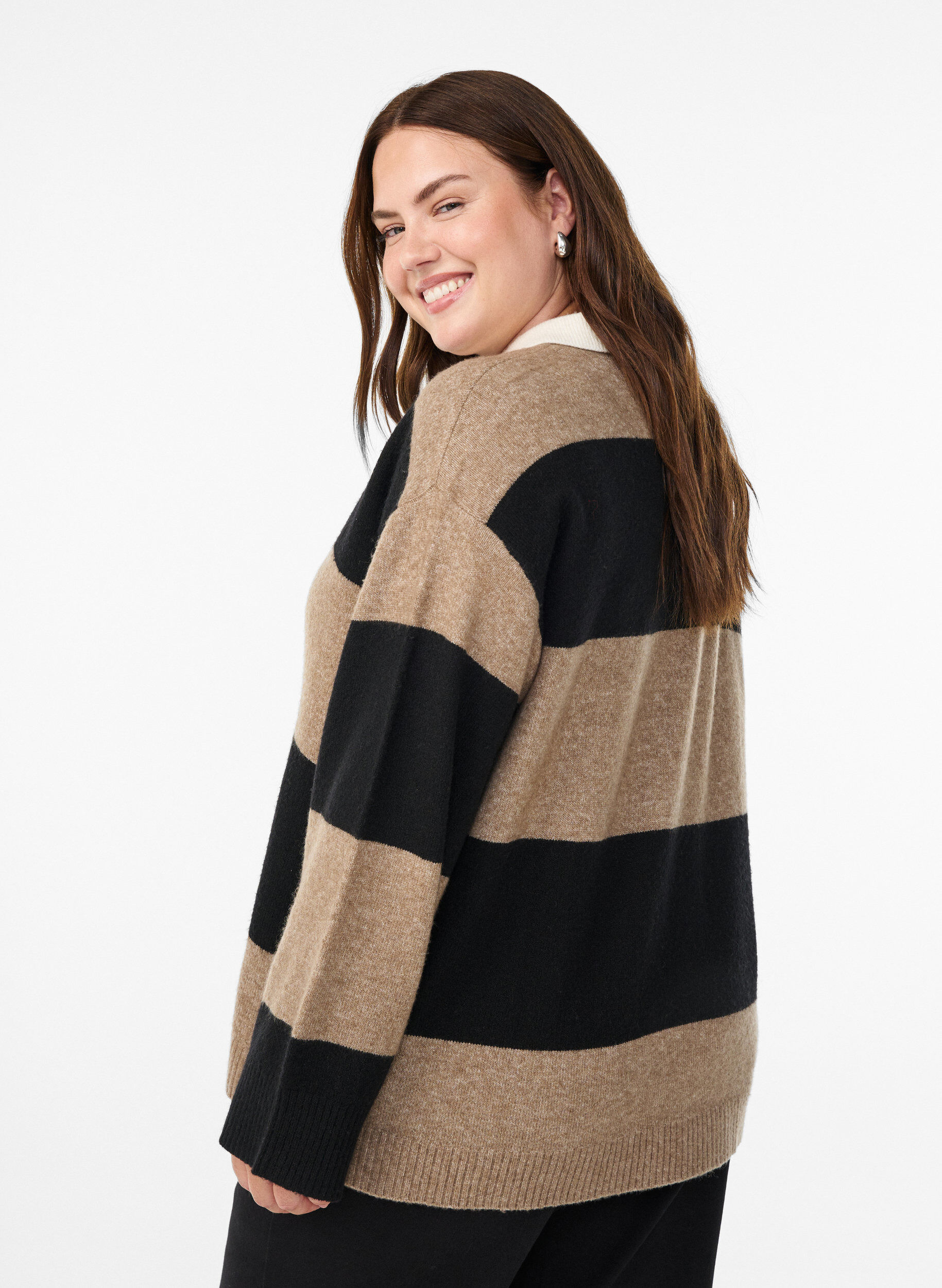 Zizzi Chemisier en maille avec col et d&eacute;collet&eacute; en V, Noir, Model image number 2