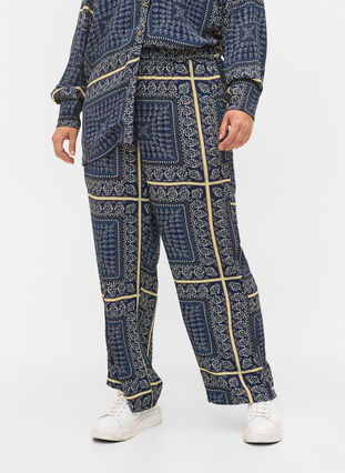 Pantalon ample en viscose imprimé, Blue Patch AOP, Model image number 3