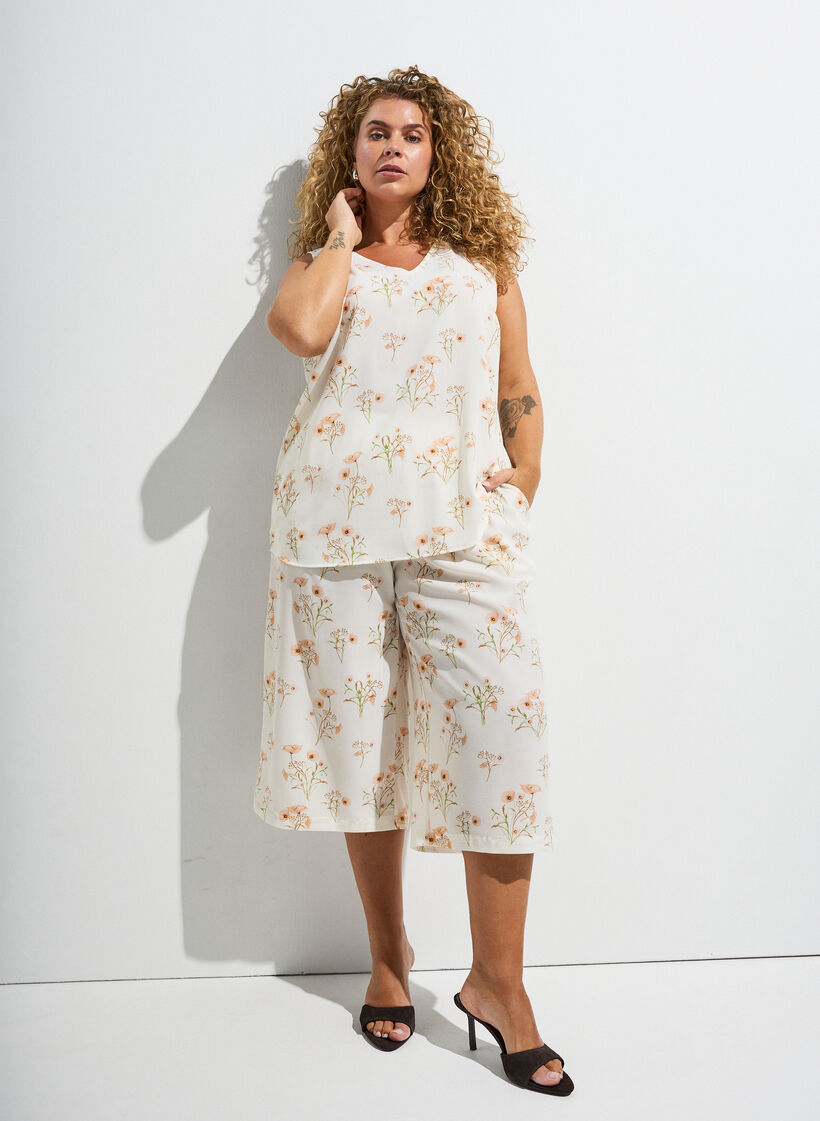 R&ecirc;ve floral doux en cr&egrave;me, , Model