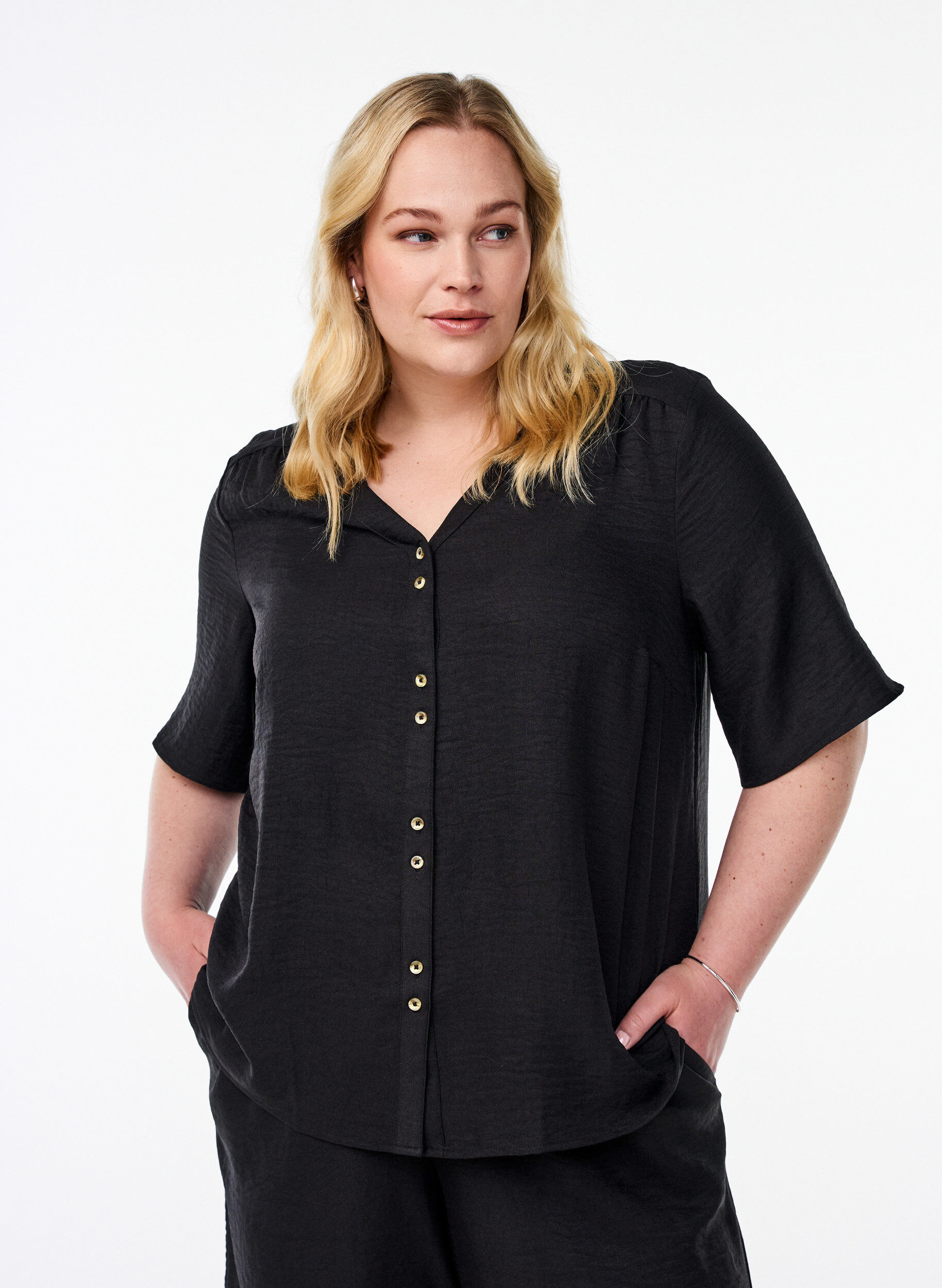 ZizziOverhemd blouse met V-hals en korte mouwen, Zwart, Model image number 0