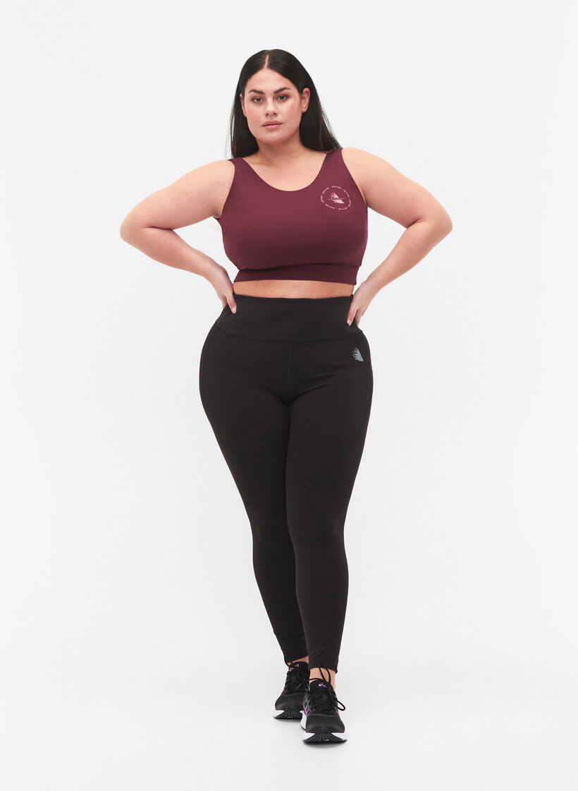 CORE, MID SUPPORT SPORTS BRA - Sportbeha in blokkleur met v-rug, Fig, Model image number 2