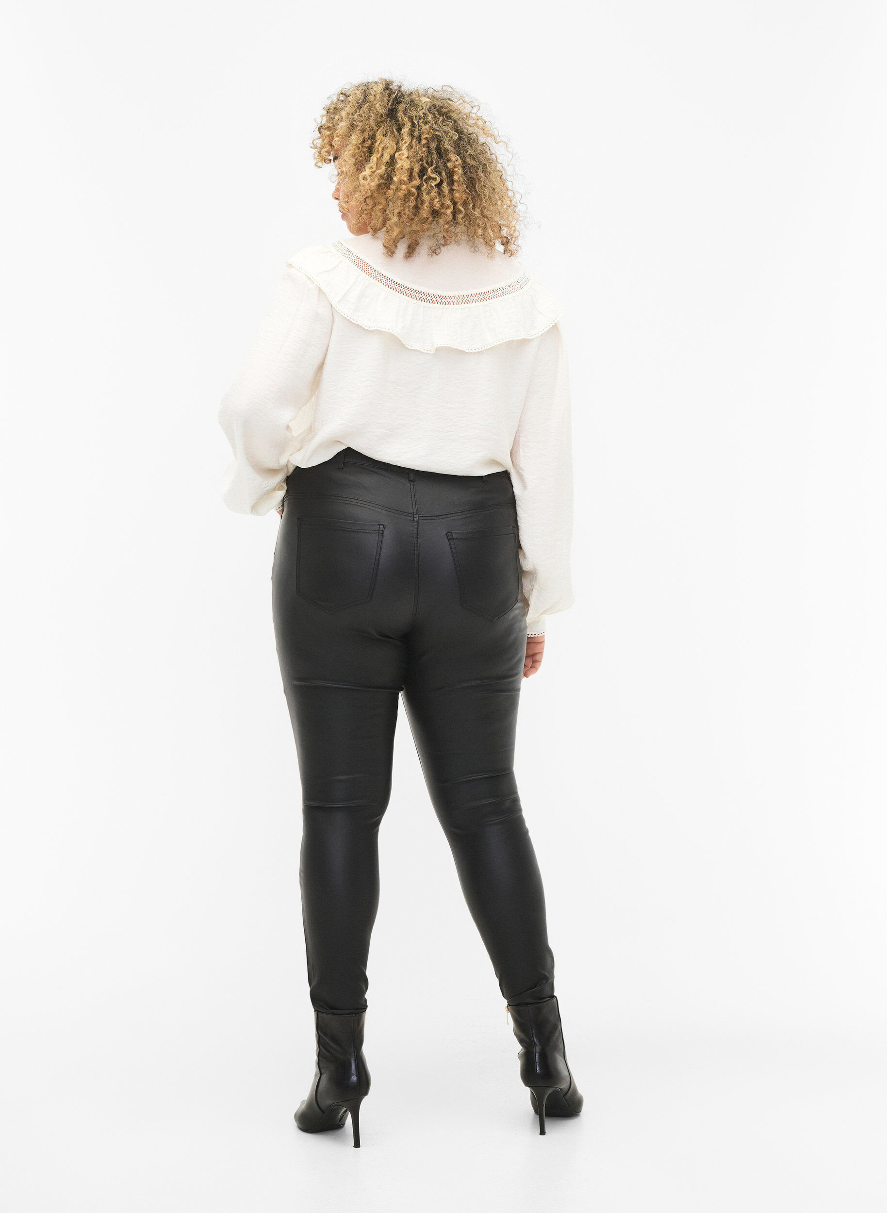 Zizzi Jean enduit Amy, Black coated, Model image number 2
