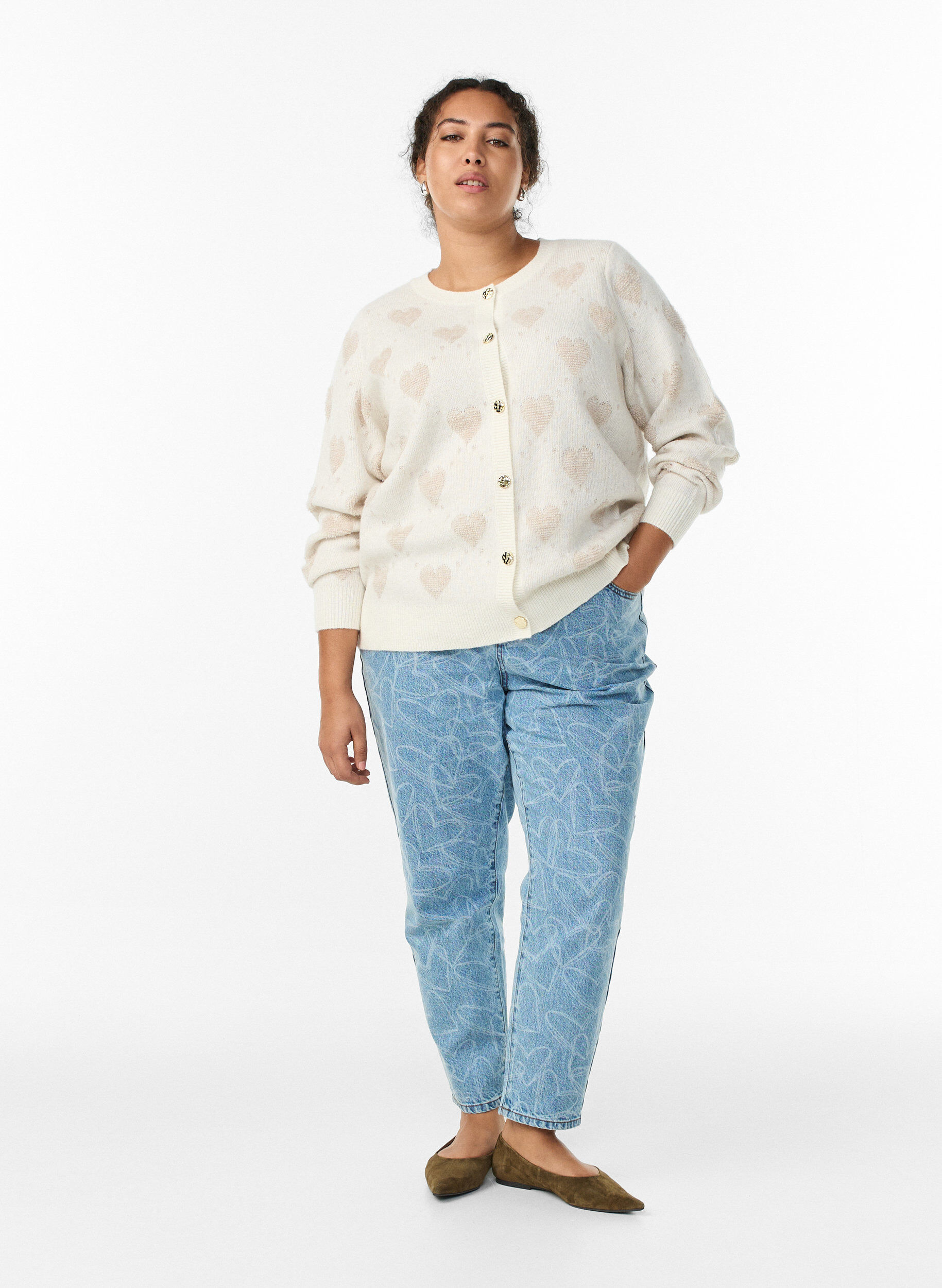 Zizzi Cardigan &agrave; c&oelig;urs et boutons dor&eacute;s, Beige, Model image number 1