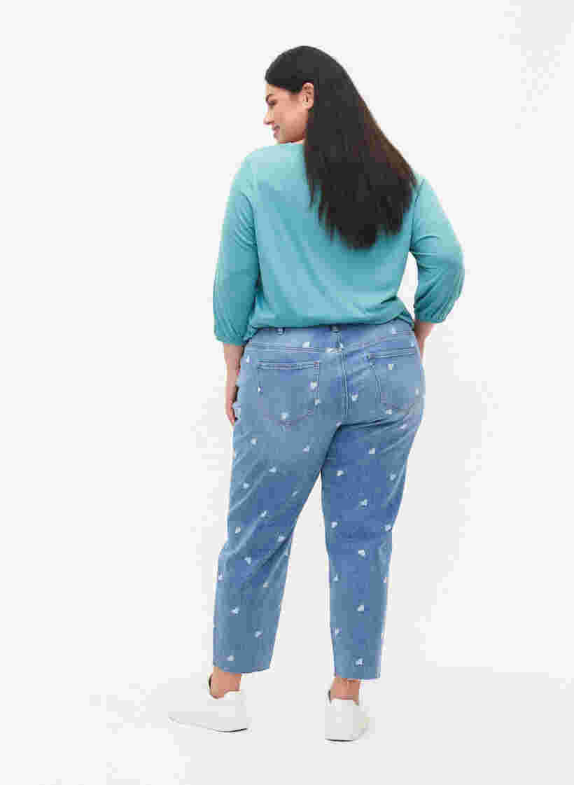 Mille jeans coupe maman avec cœurs, Light blue denim, Model image number 1