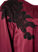 Blouse en satin avec appliqu&eacute; en dentelle et perles, Bordeaux, Packshot image number 3