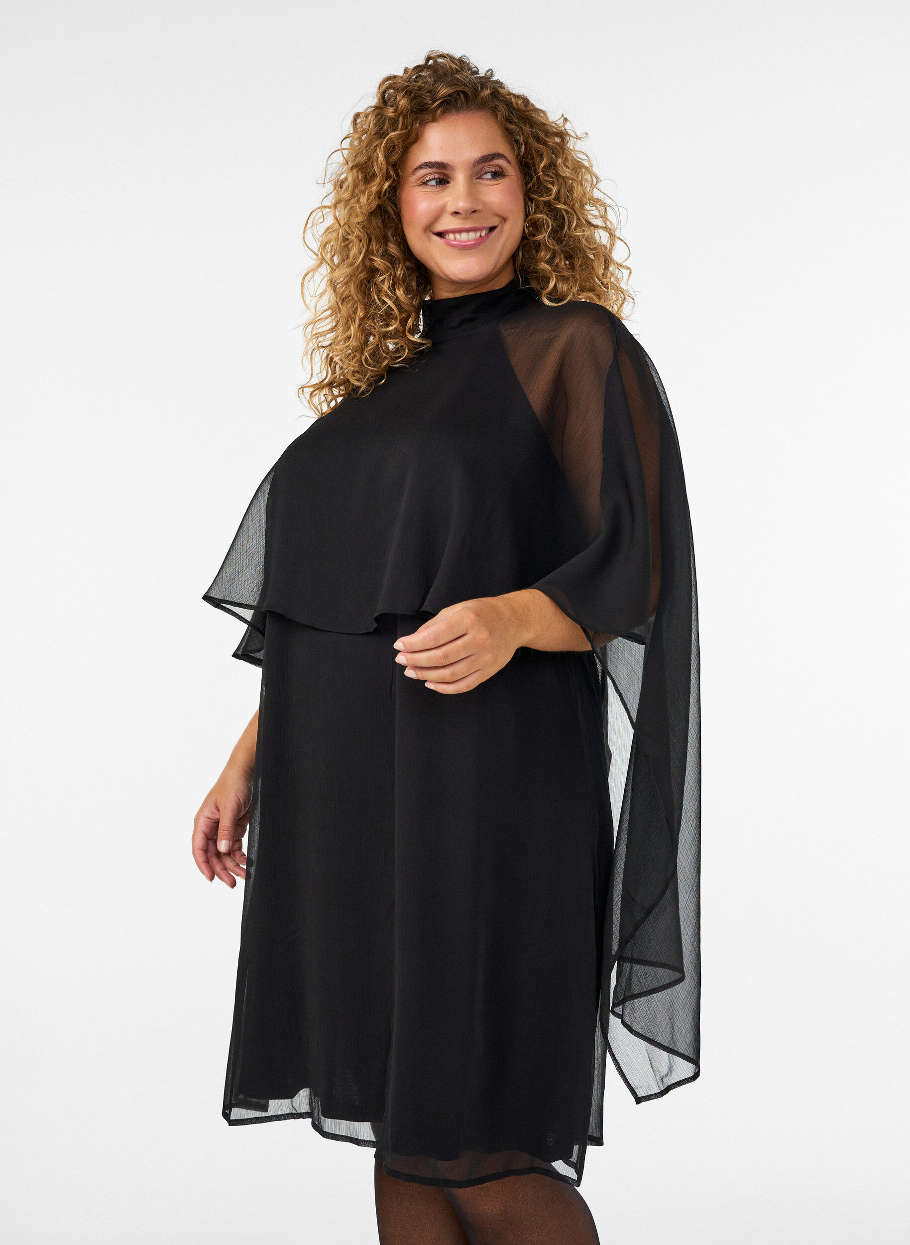 Robe mi-longue en mousseline avec cape transparente, Noir, Model