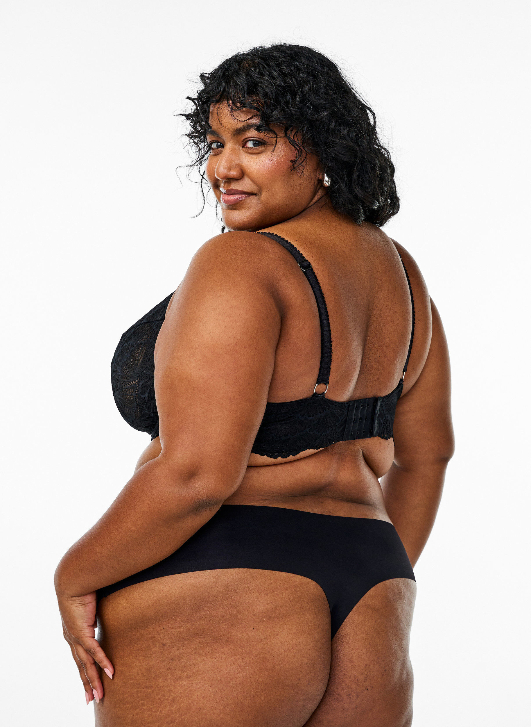 Zizzi Soutien-gorge en dentelle &agrave; armatures et couvrance totale, Noir, Model image number 2