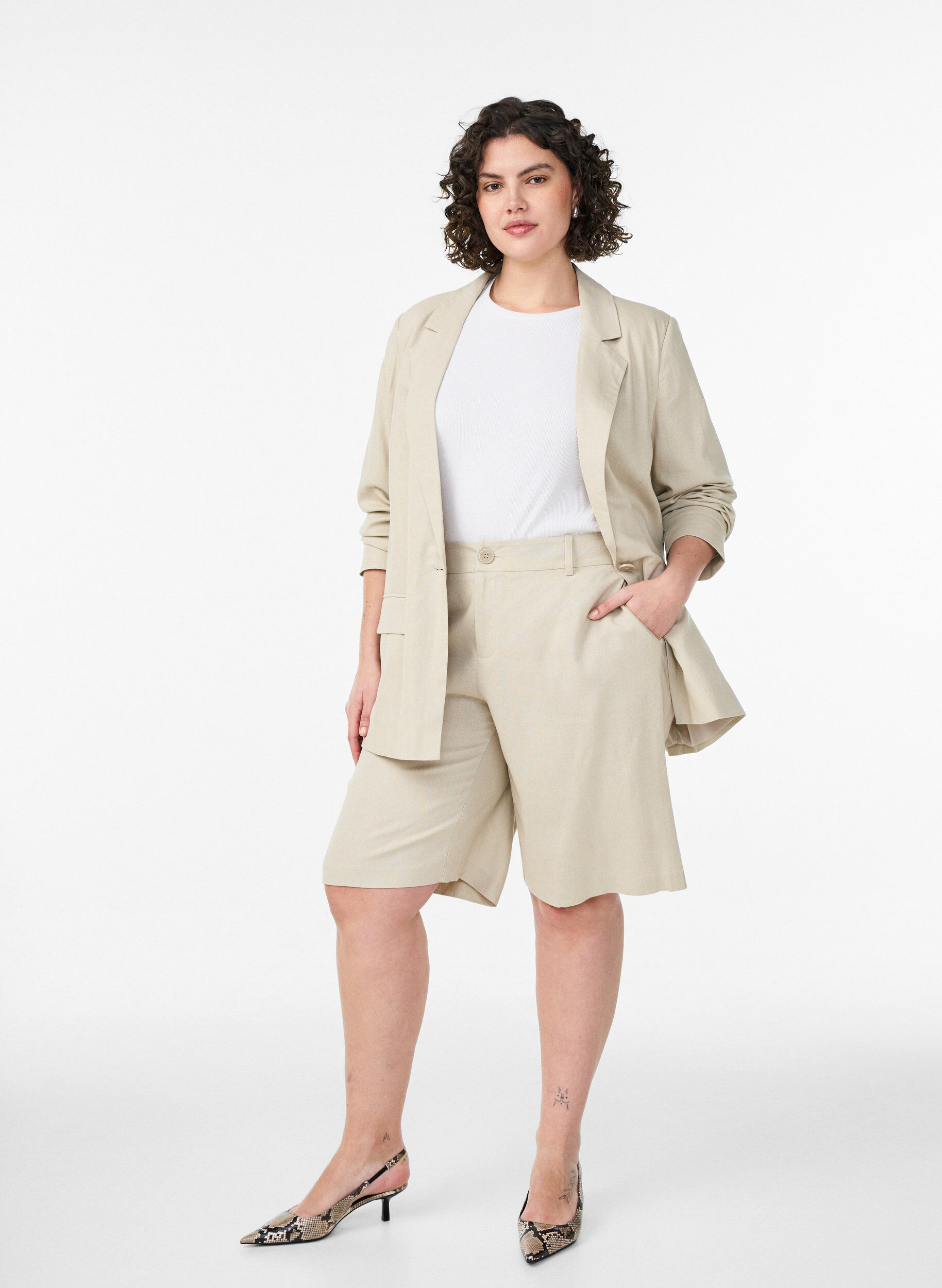 ZizziBermuda taille haute en lin et viscose, Beige, Model image number 1