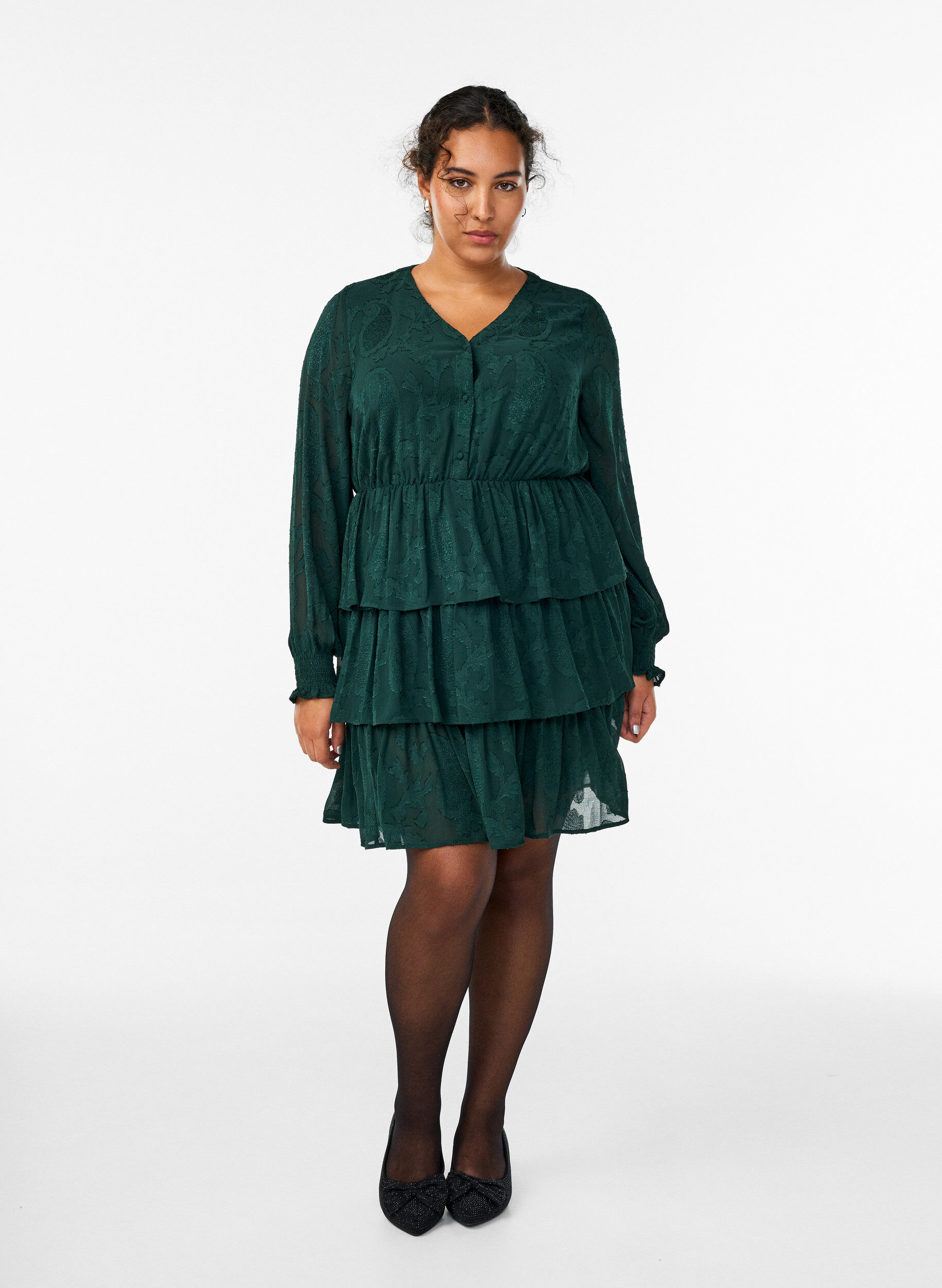 Zizzi Robe courte &agrave; volants et motif textur&eacute;, Vert fonc&eacute;, Model image number 1