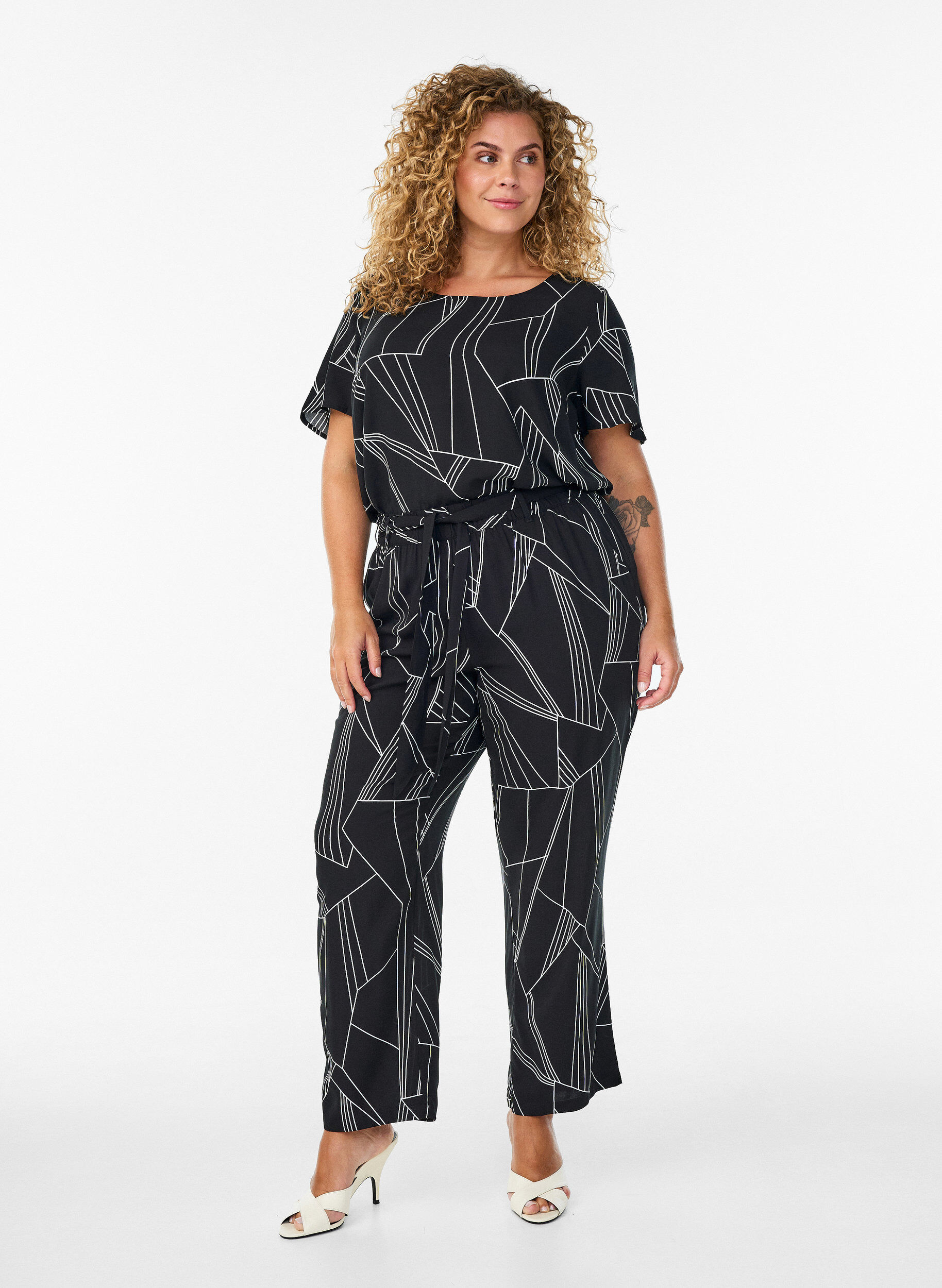 ZizziBlouse en viscose &agrave; manches courtes avec imprim&eacute;, Noir, Model image number 1