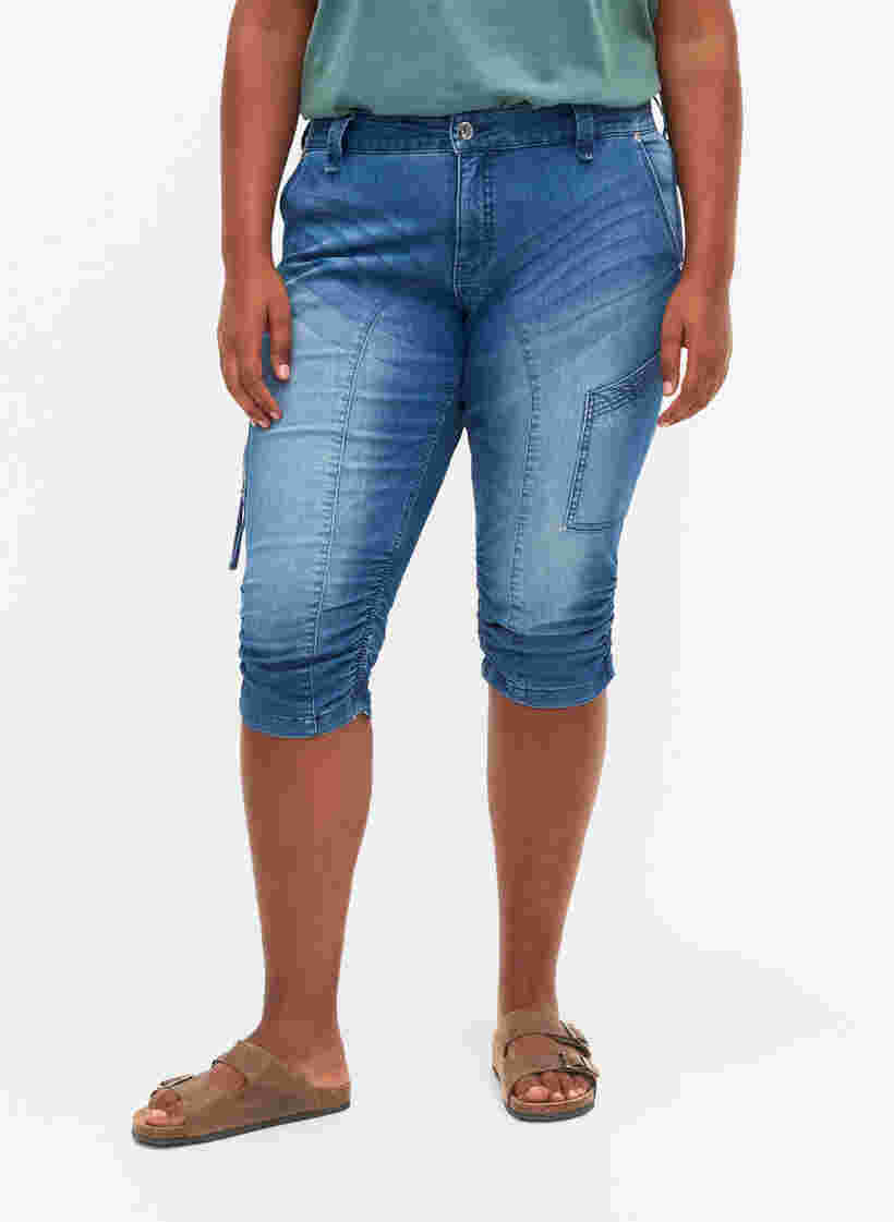 Slim fit capri jeans met zakken, Light blue denim, Model image number 3