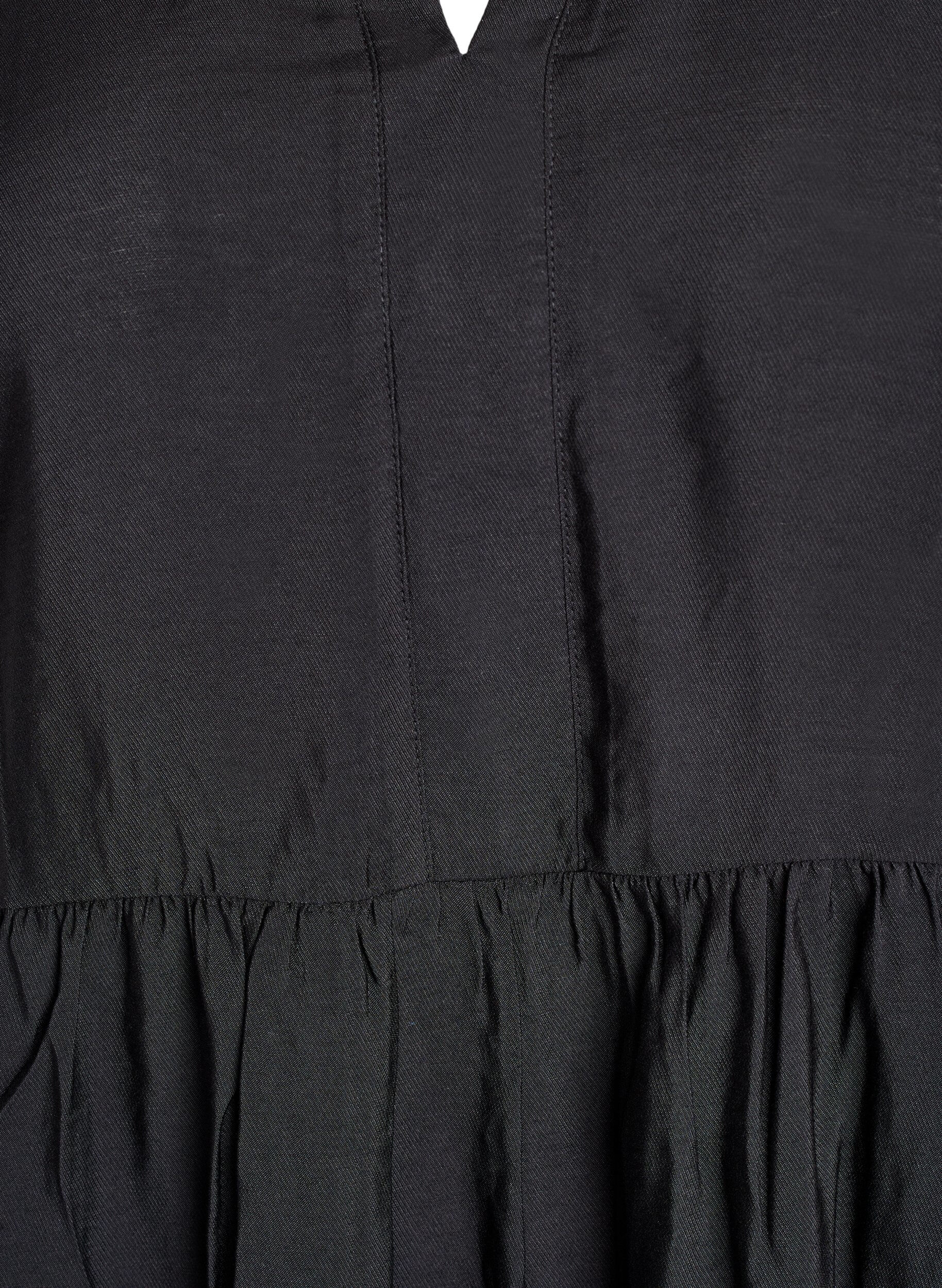 Zizzi Robe trap&egrave;ze avec col &agrave; volants, Noir, Packshot image number 2