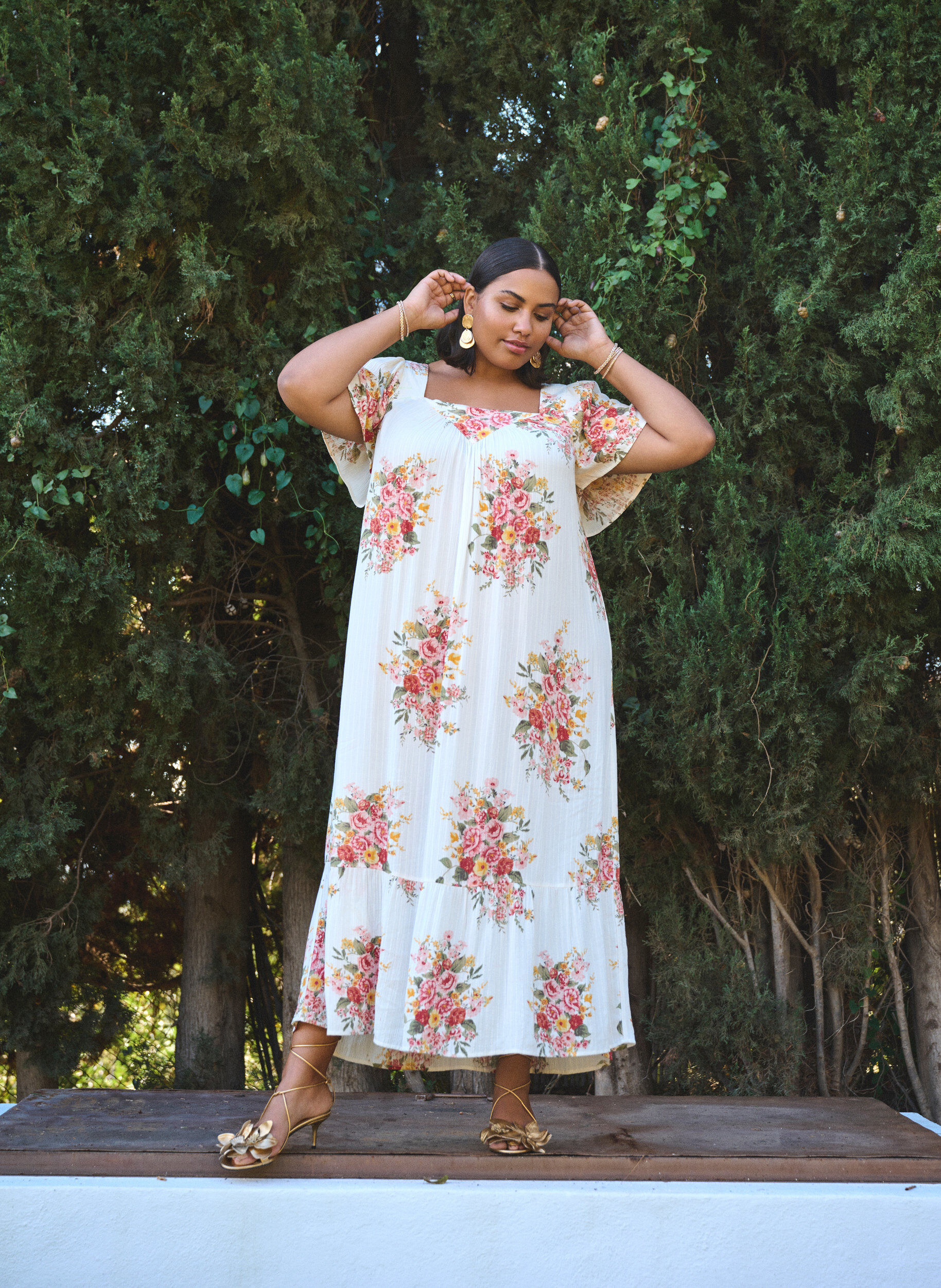 ZizziLange jurk met een vierkante halslijn en bloemenmotieven, Vanille, Image image number 0