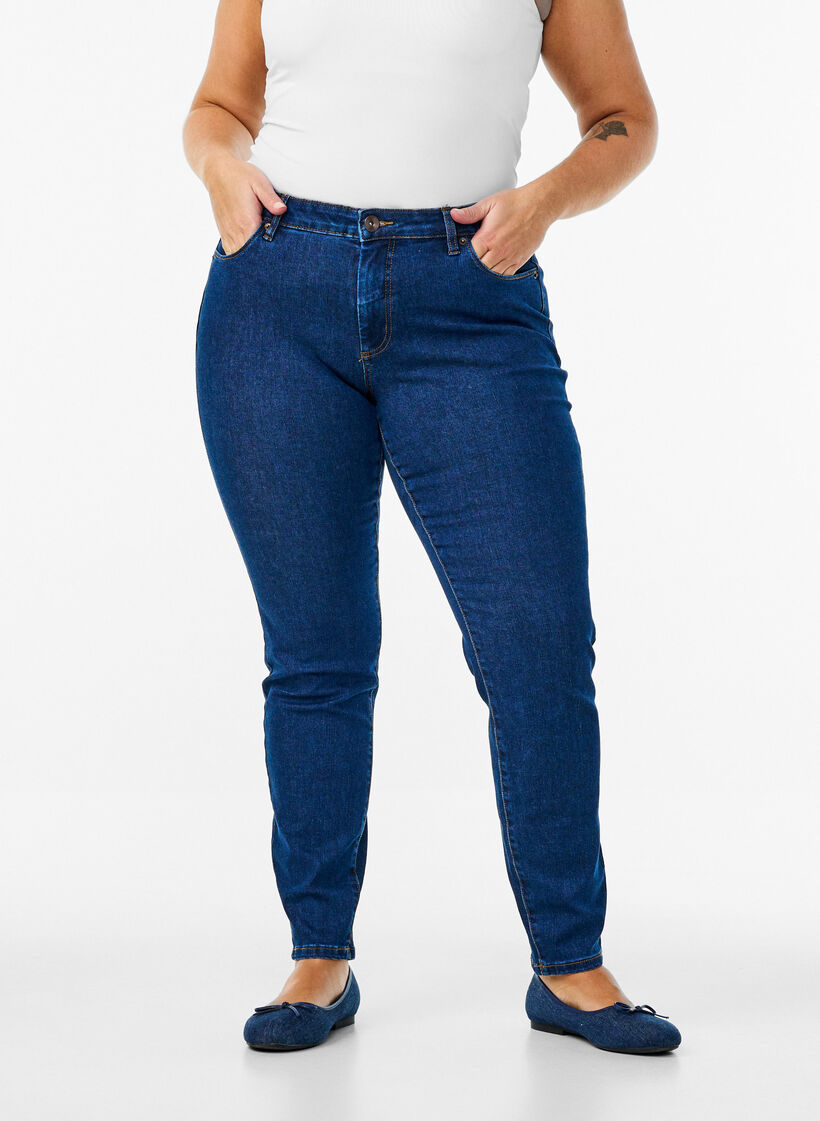 Jean Emily coupe slim fit avec taille normale, Bleu, Model image number 2