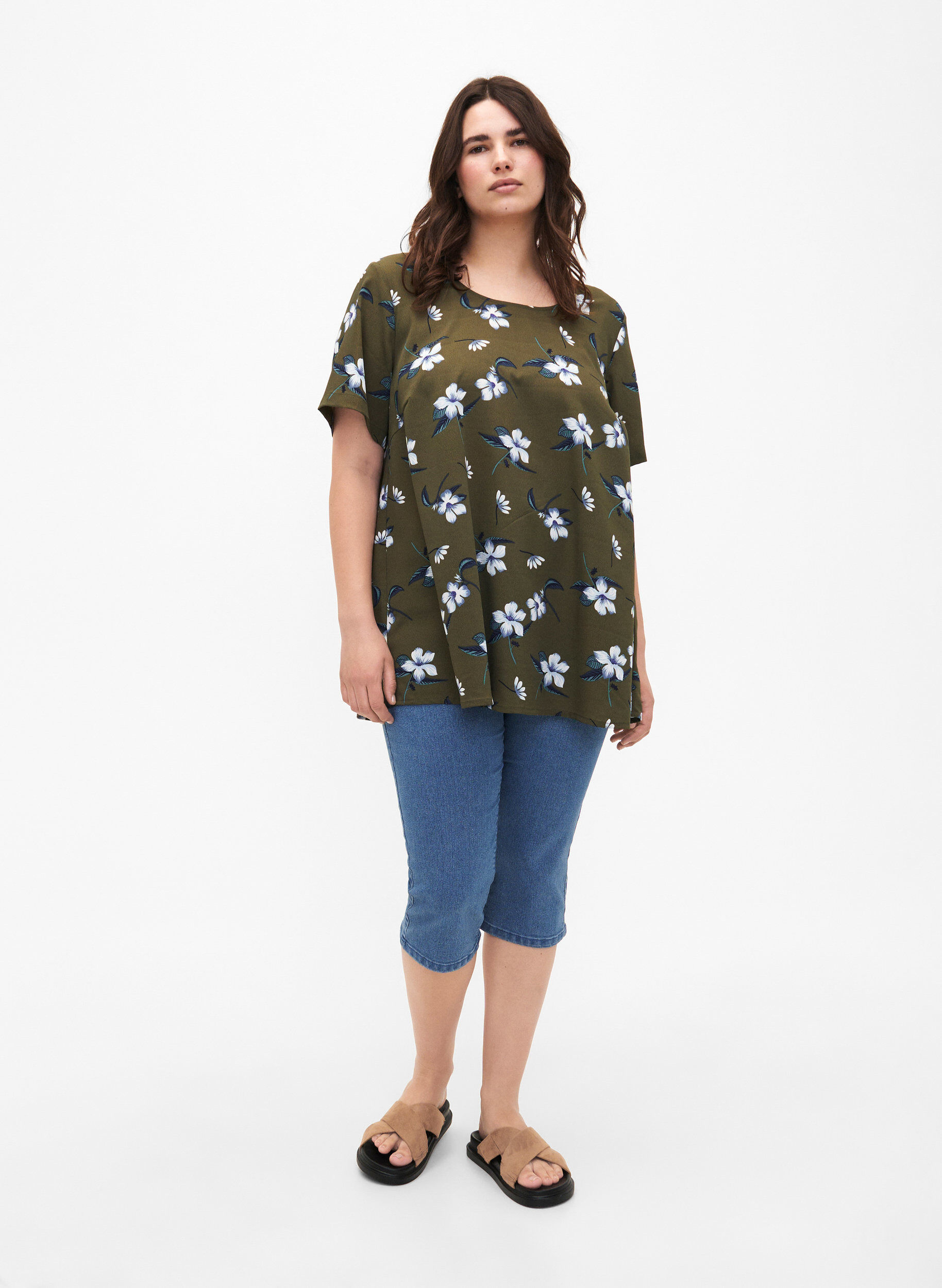 FLASH - Pantalon capri en denim &agrave; taille haute et coupe ajust&eacute;e, Bleu Clair, Model