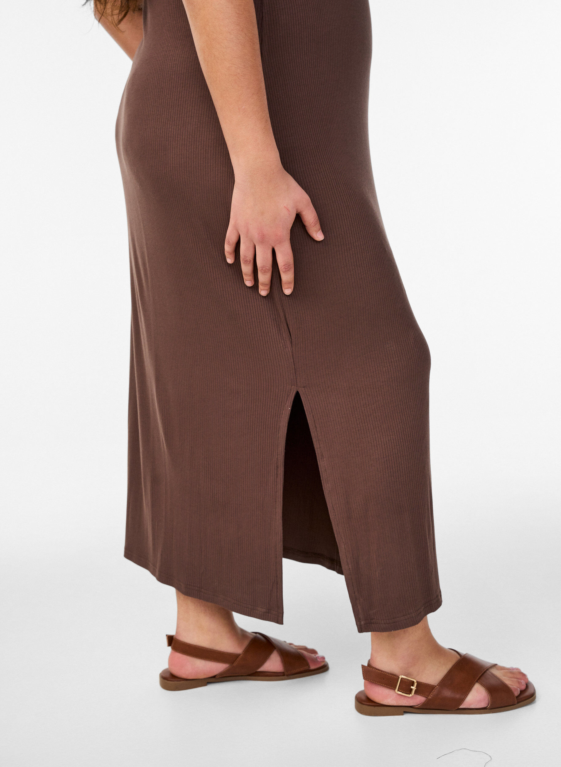 ZizziMouwloze ribjurk van viscose, Bruin, Model image number 2