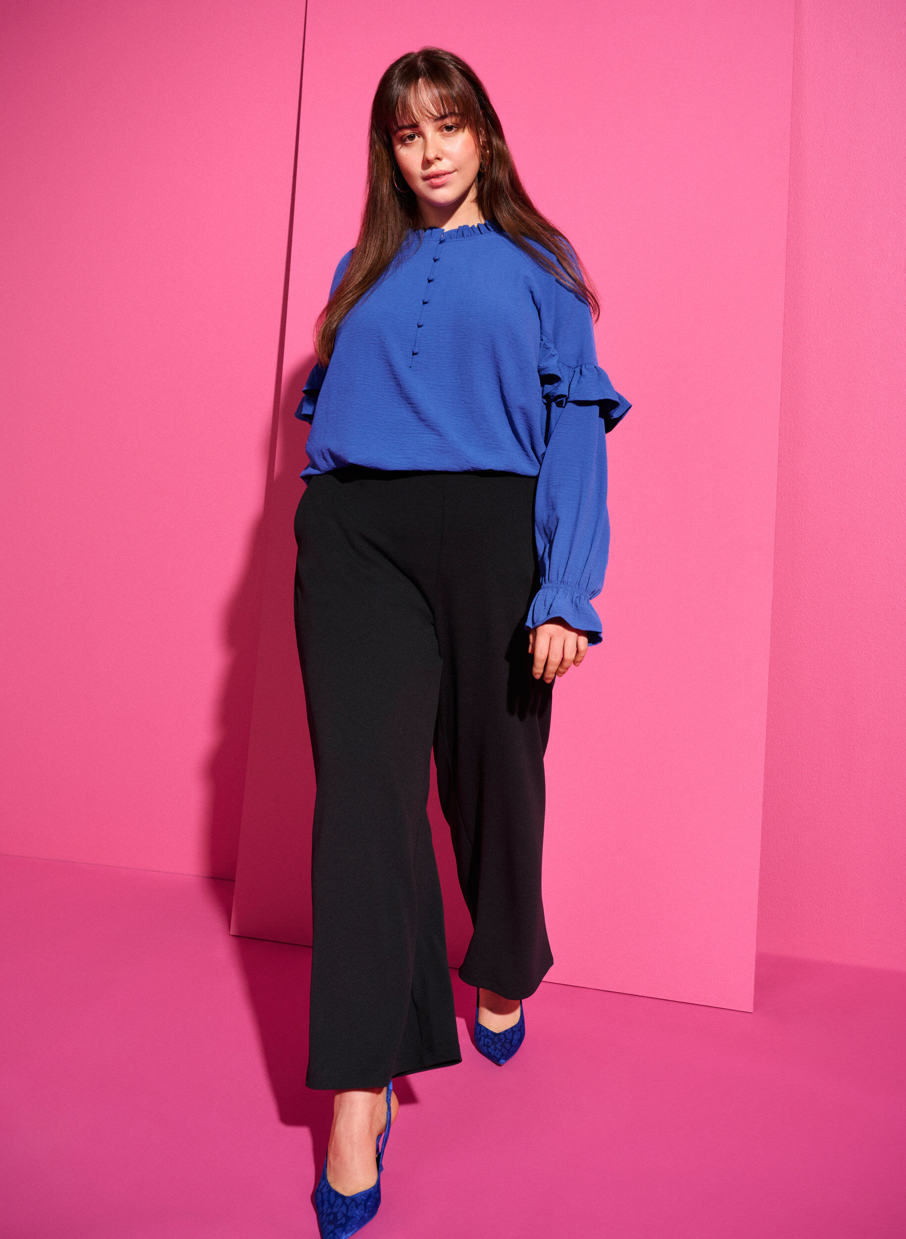 Zizzi Blouse avec volants et boutons, Deep Ultramarine, Image image number 0