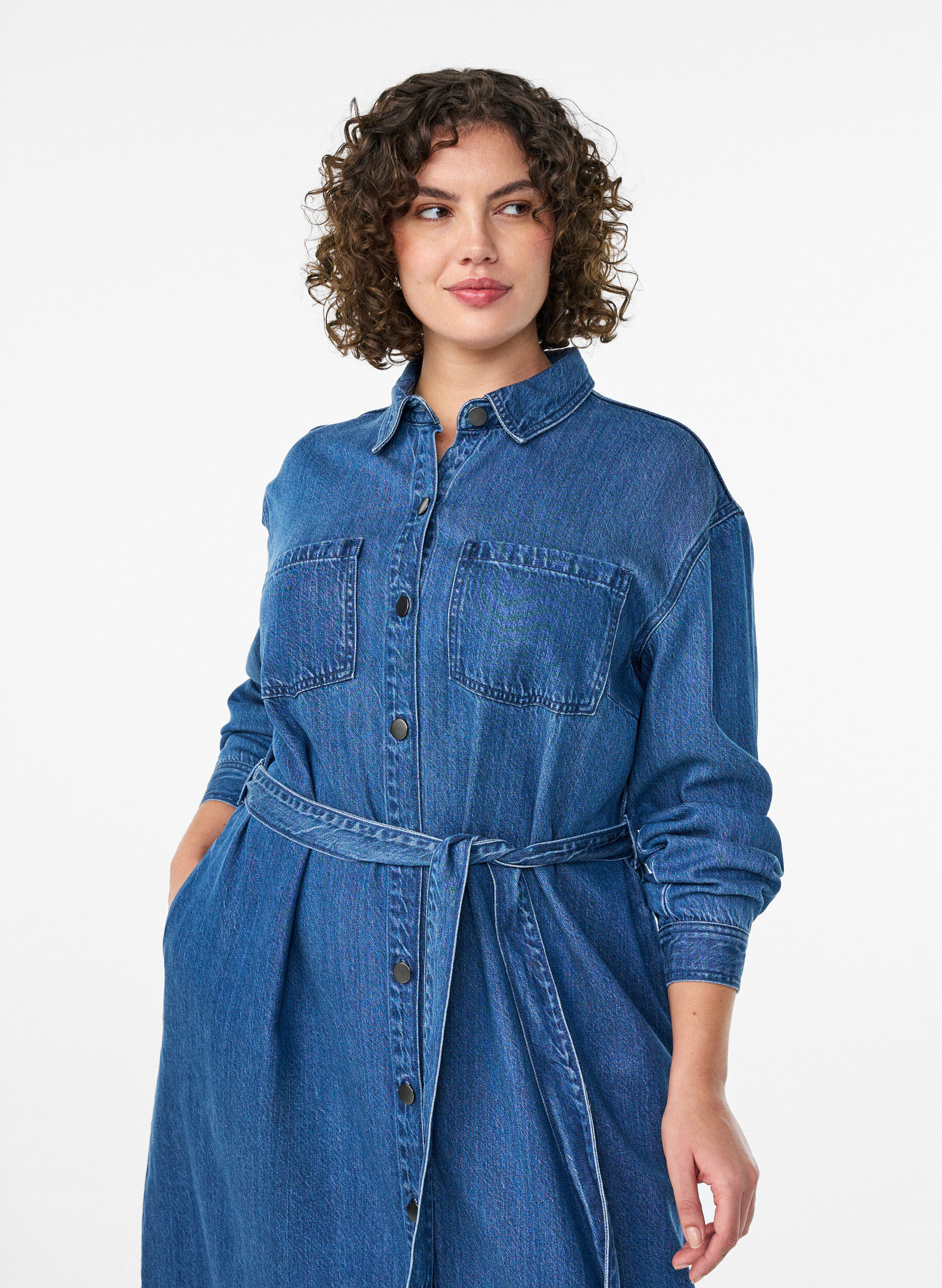 ZizziDenim overhemdjurk met strikceintuur en zijzakken, Blauw, Model image number 2