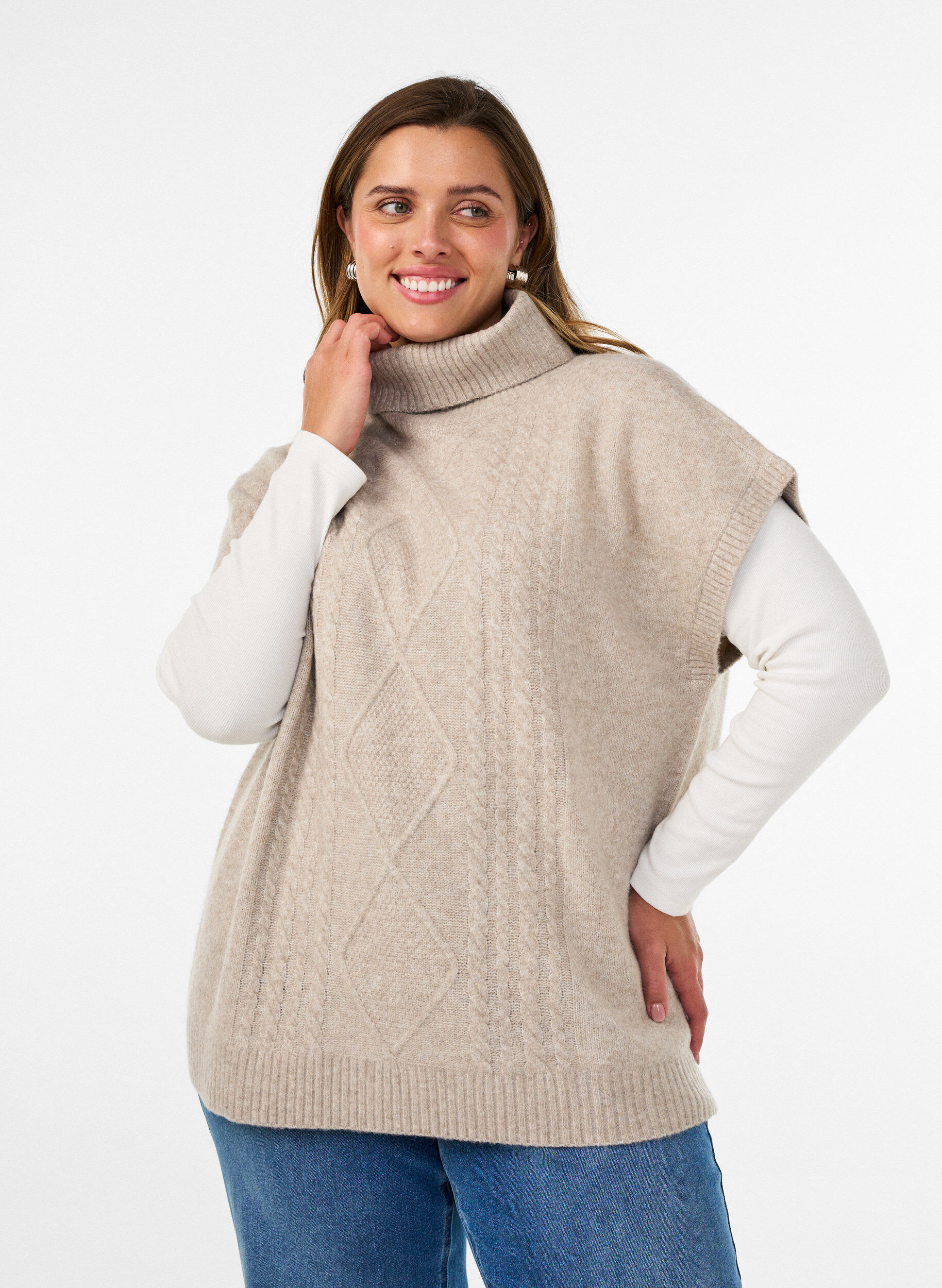 ZizziD&eacute;bardeur en maille torsad&eacute;e avec col roul&eacute;, Beige, Model image number 0