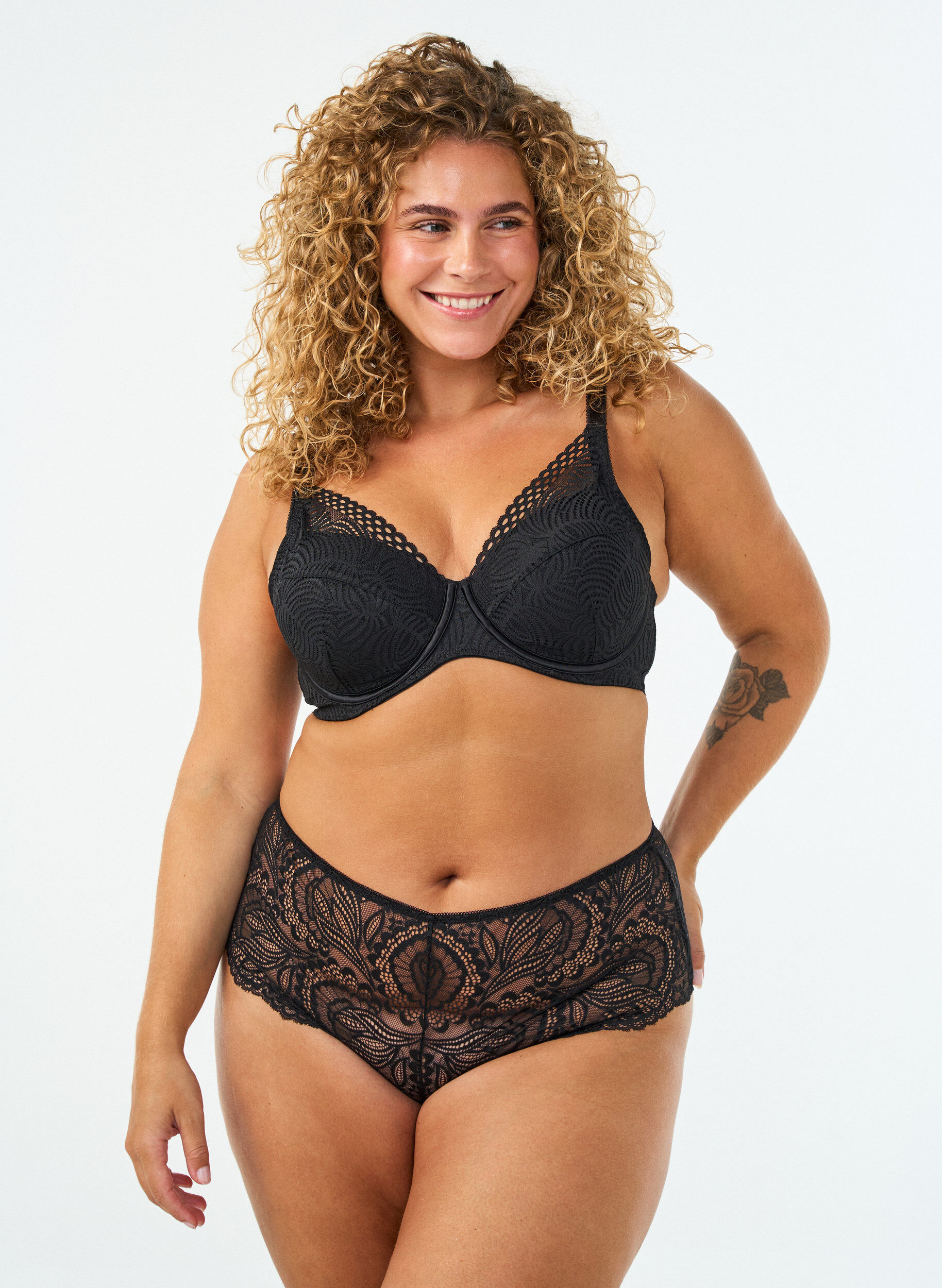 ZizziKanten beha met gewatteerde cups, Zwart, Model image number 1