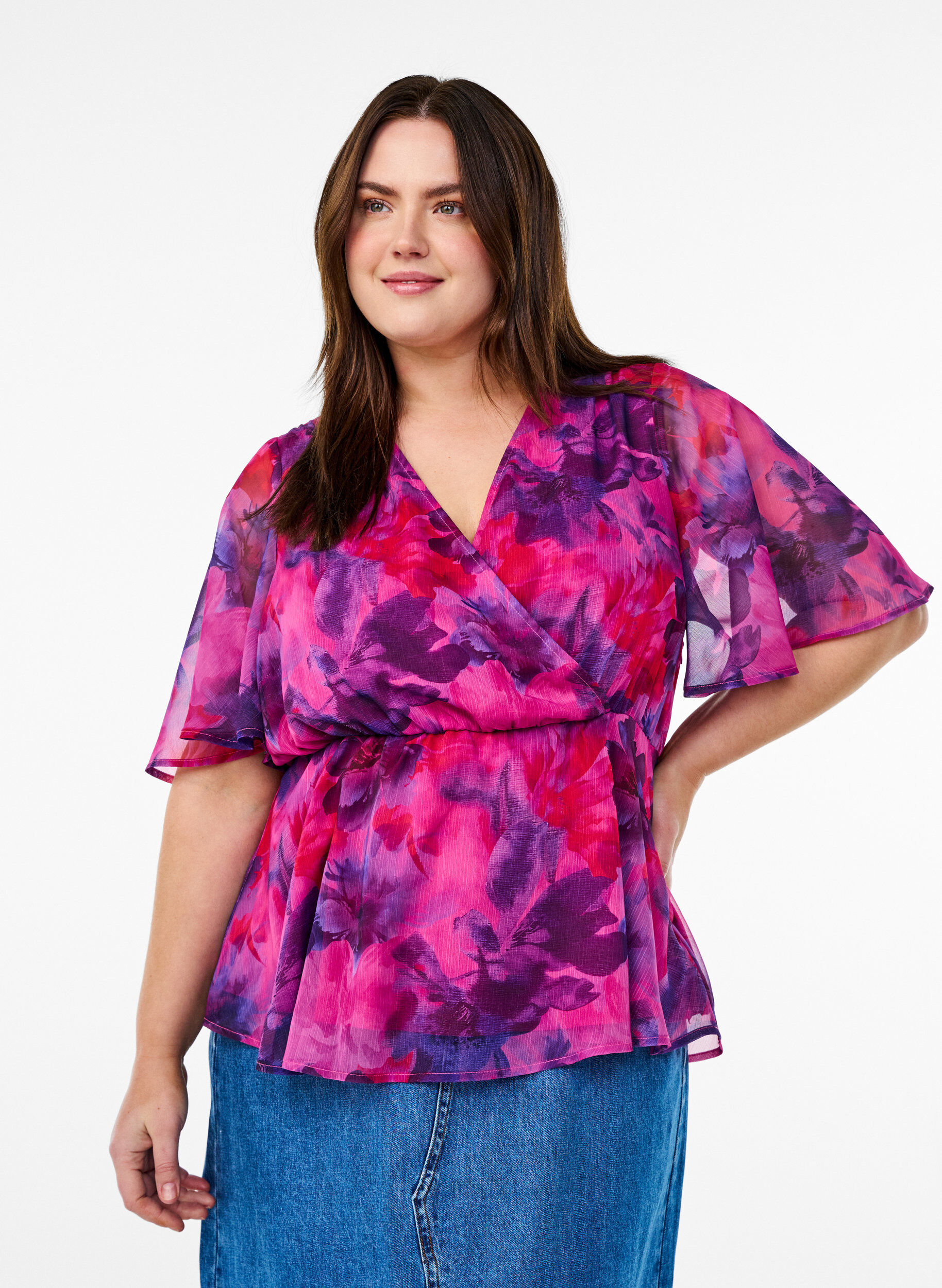Zizzi Chemise en mousseline &agrave; imprim&eacute; floral et manches courtes, Rouge, Model image number 0