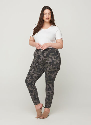 Pantalon cargo avec imprimé camouflage, Camouflage, Model image number 0