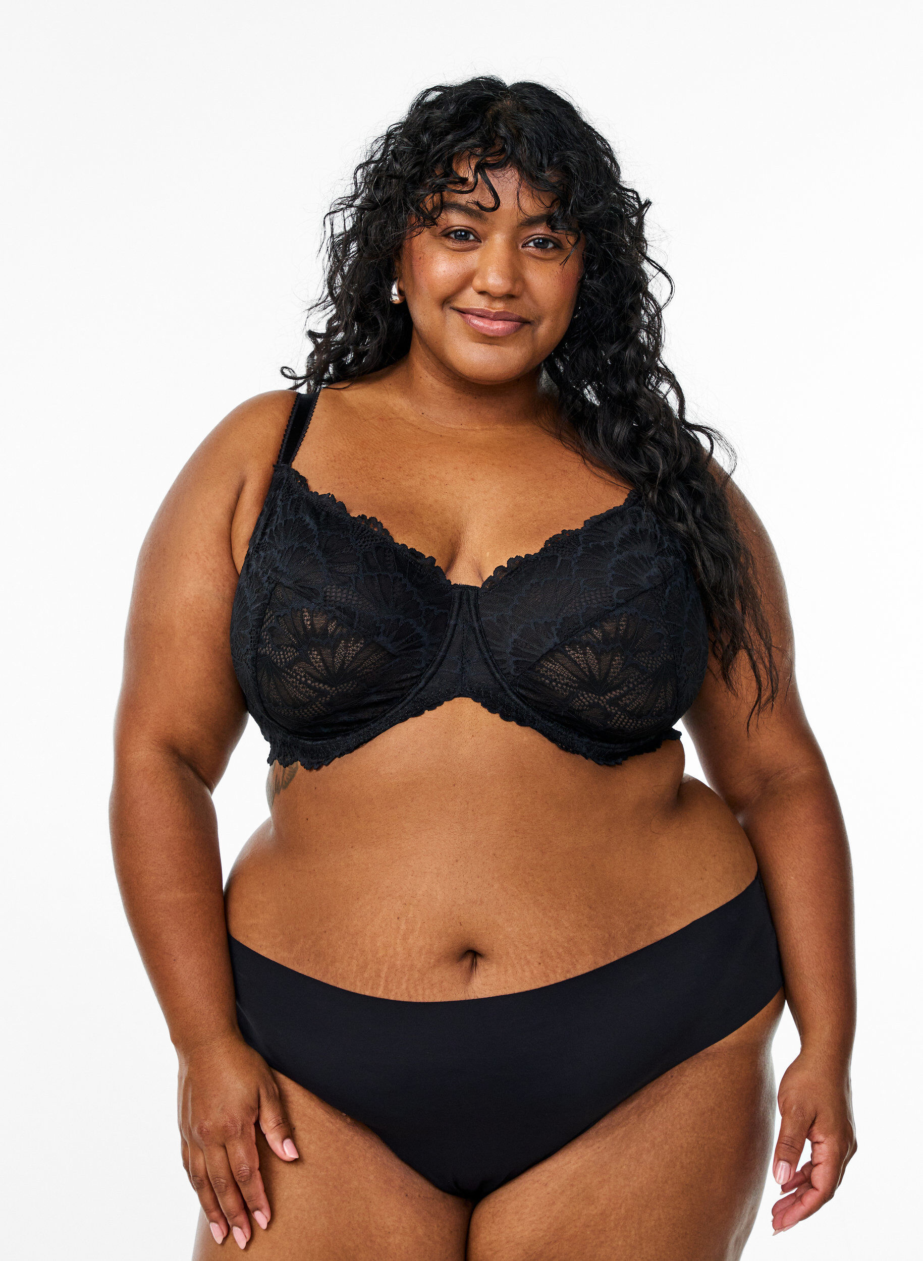 Zizzi Soutien-gorge en dentelle &agrave; armatures et couvrance totale, Noir, Model image number 1
