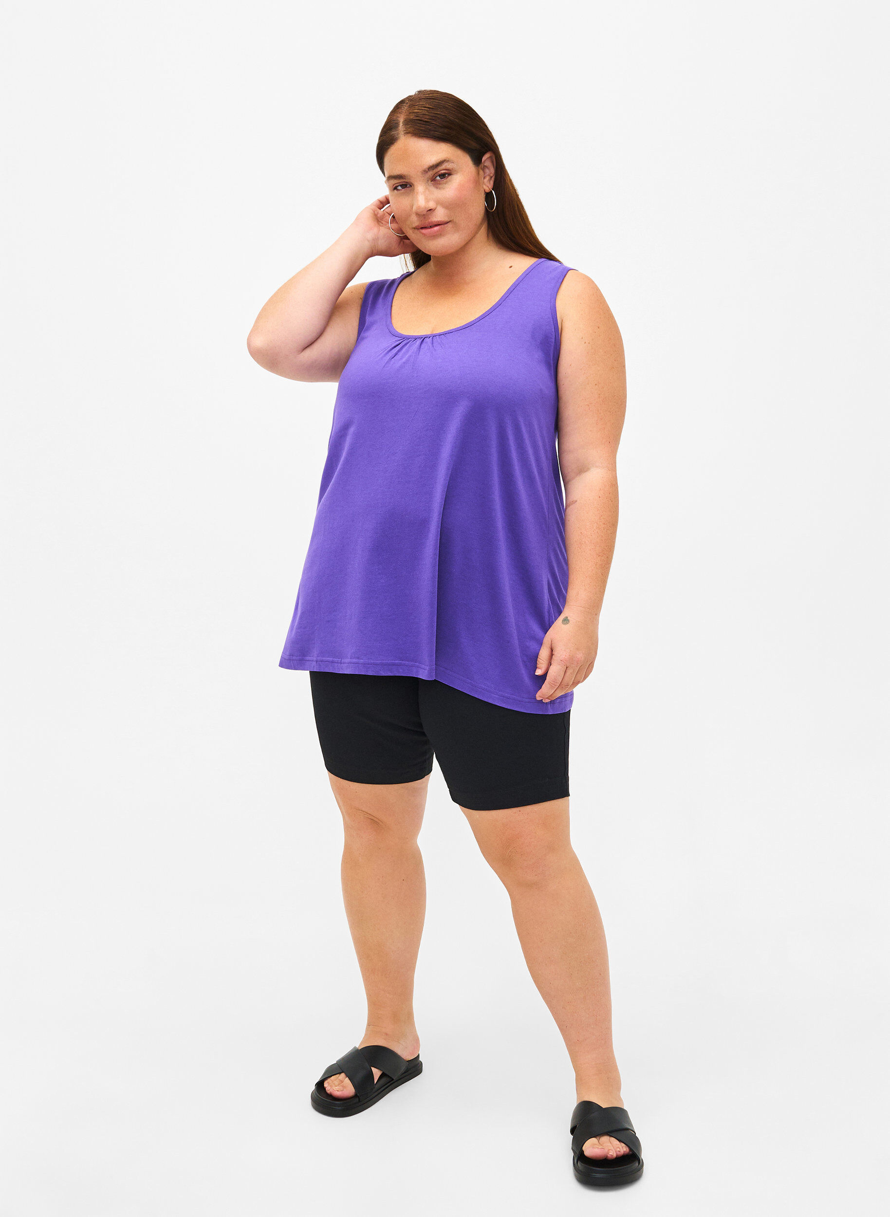 Zizzi Top avec forme en A et col rond, Ultra Violet, Model image number 2