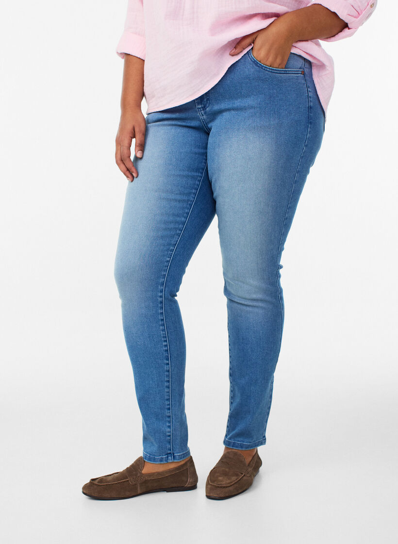 Slim fit Emily jeans met normale taille, Blauw, Model image number 2