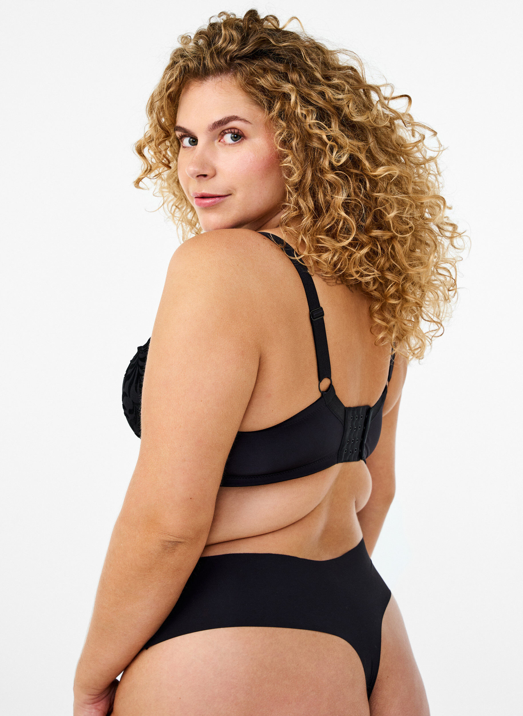 ZizziVoorgevormde bh met fluweelpatroon, Zwart, Model image number 2