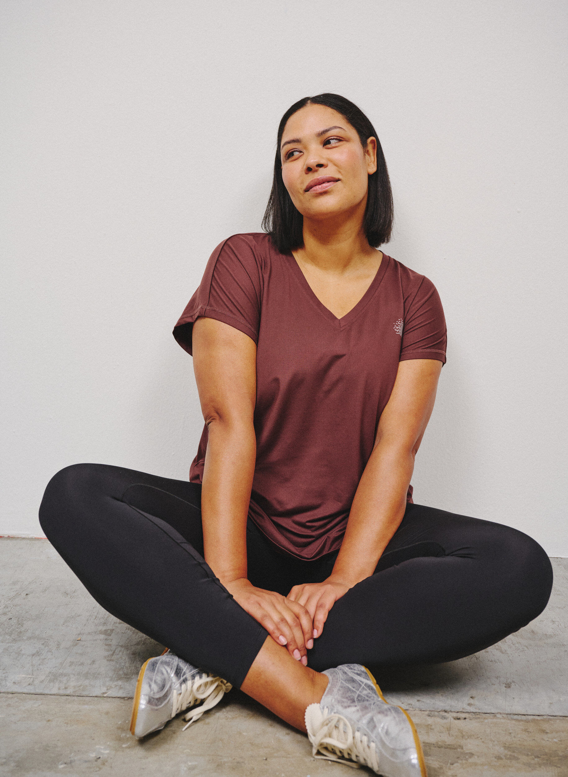 ZizziLosvallend trainings-T-shirt met V-hals, Bruin, Image image number 0