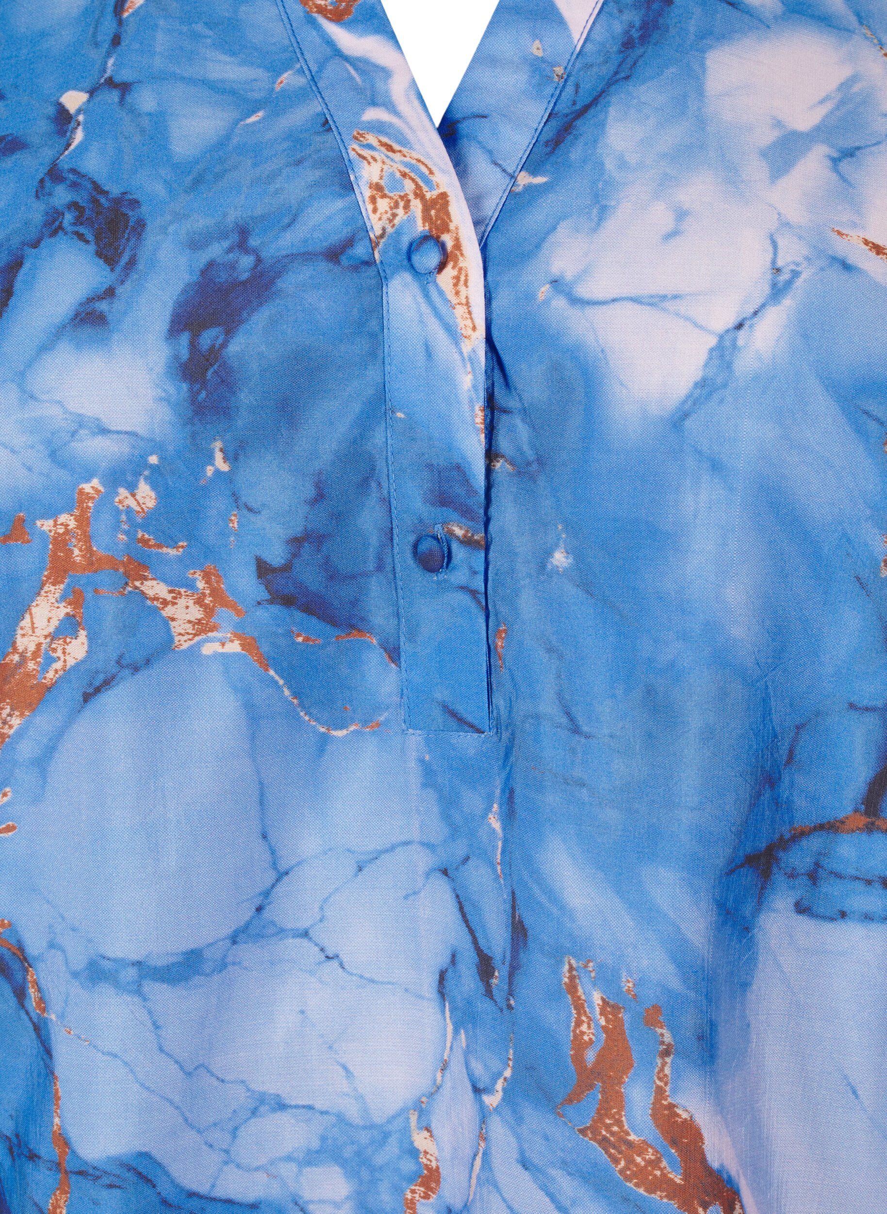Zizzi Chemisier en viscose avec imprim&eacute; marbre et manches courtes, Bleu, Packshot image number 2