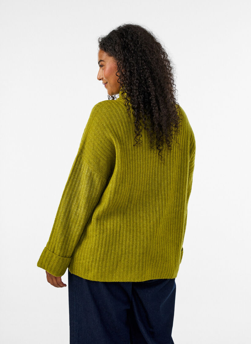 Top en maille avec col roul&eacute;, Vert clair, Model image number 2