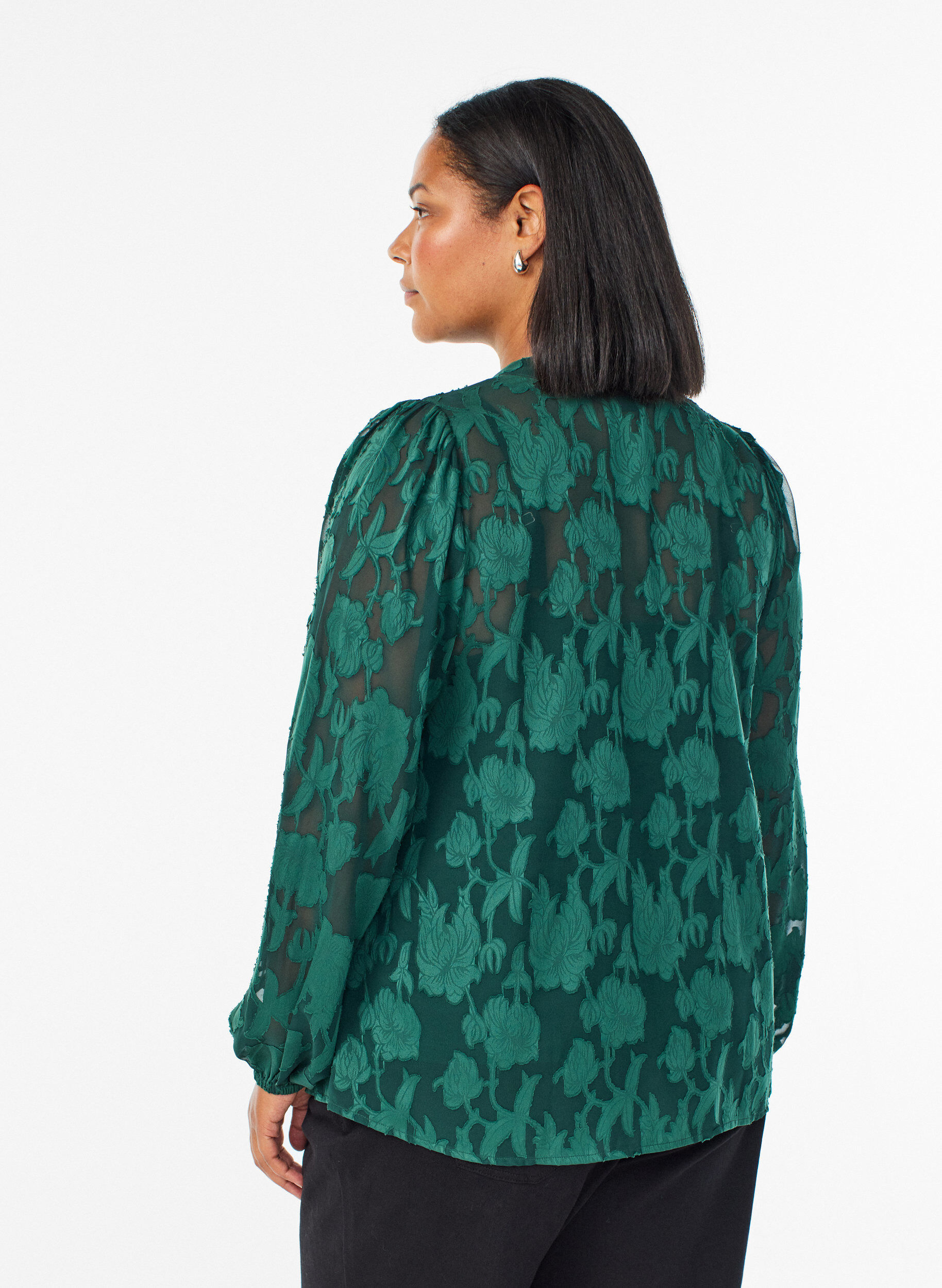 Zizzi Blouse avec boutons et motif fleuri, Vert fonc&eacute;, Model image number 2