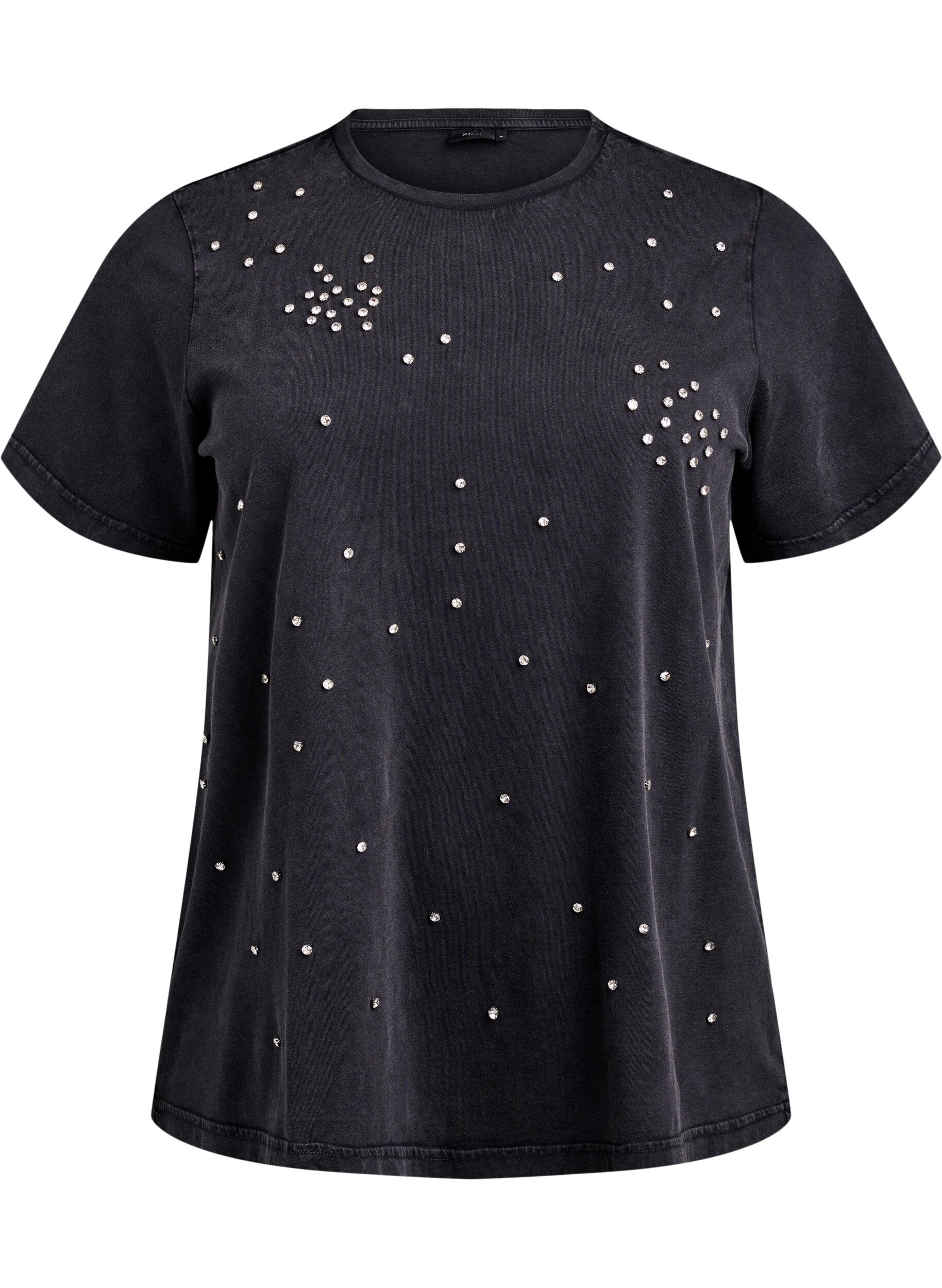 Dit T-shirt met een gewassen look en rhinestones