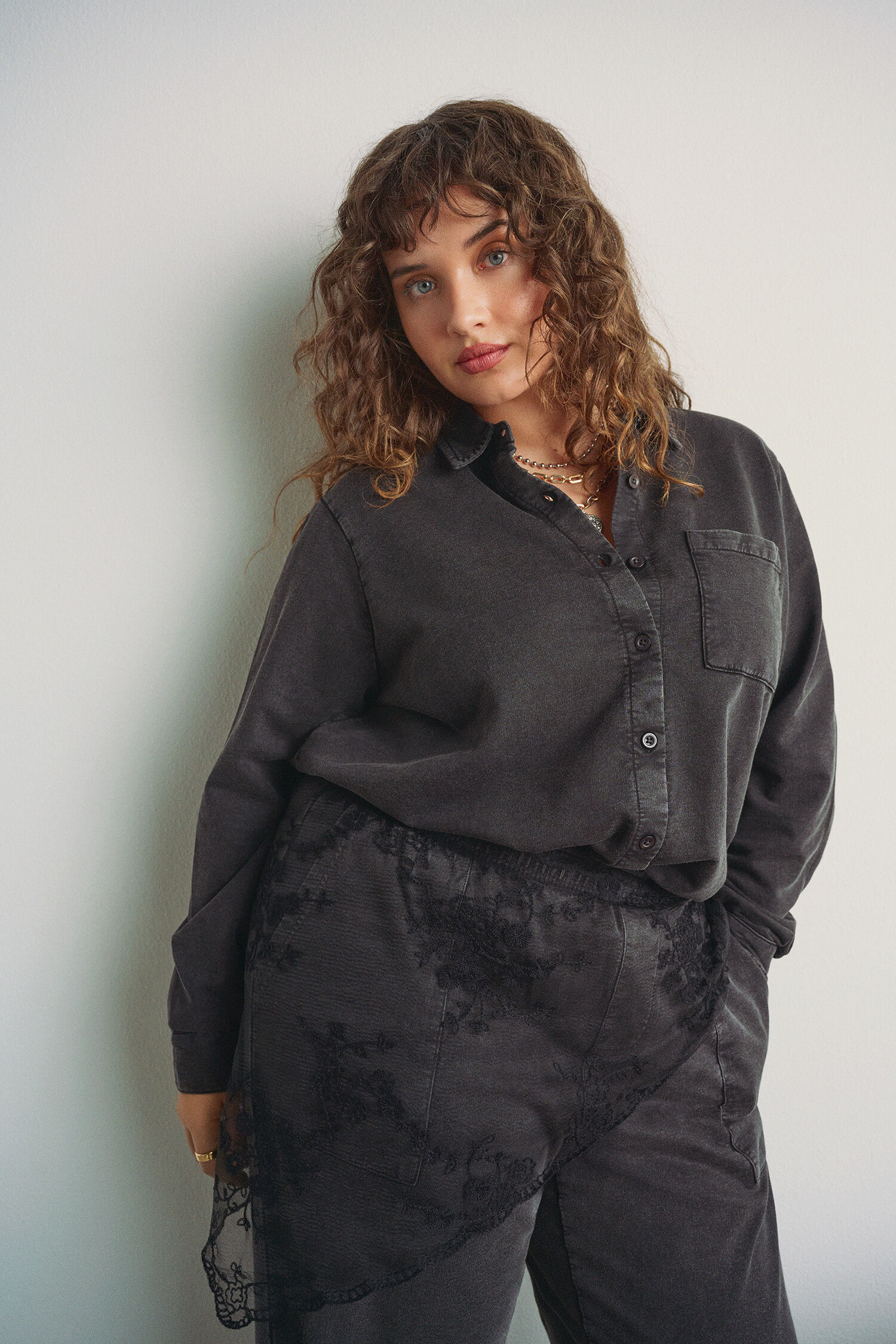 ZizziBijpassende grijze set met details, , Model