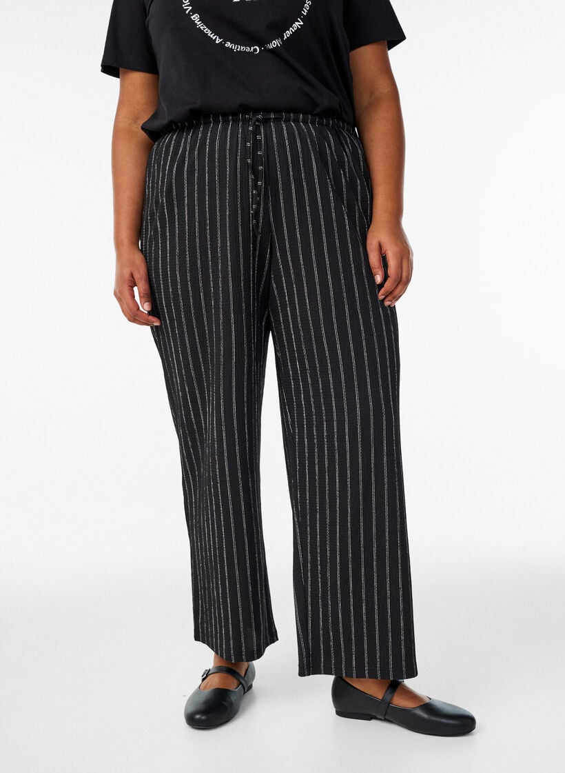 Pantalon large en tissu l&eacute;ger et textur&eacute;, Noir, Model image number 0