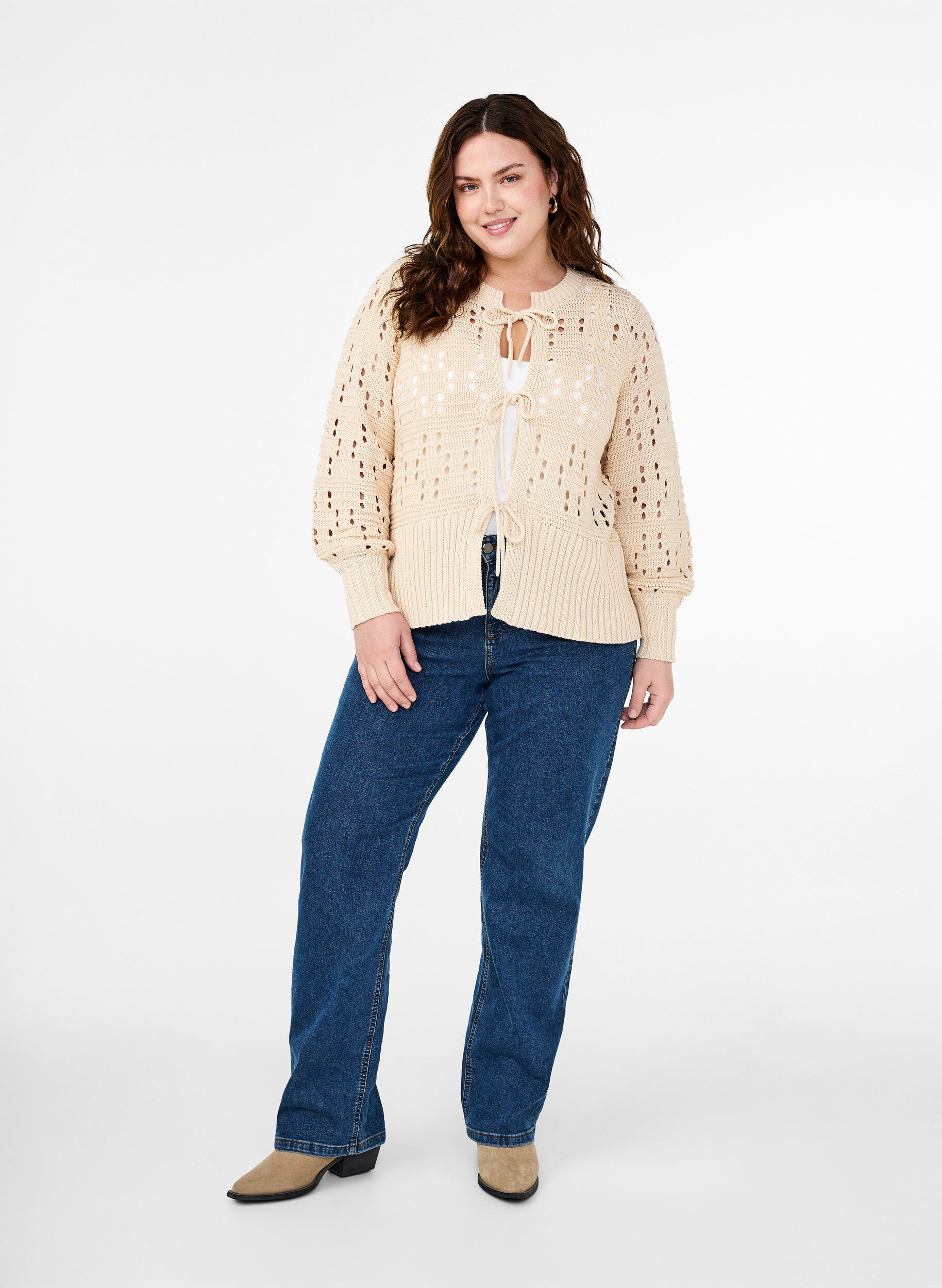Zizzi Cardigan en maille avec liens et motifs ajour&eacute;s, Birch, Model image number 2